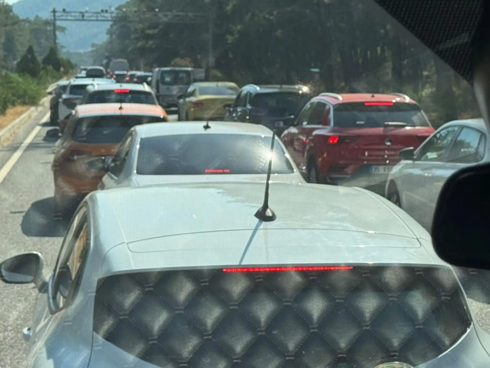 Tatilciler Marmaris girişinde yoğunluk oluşturdu