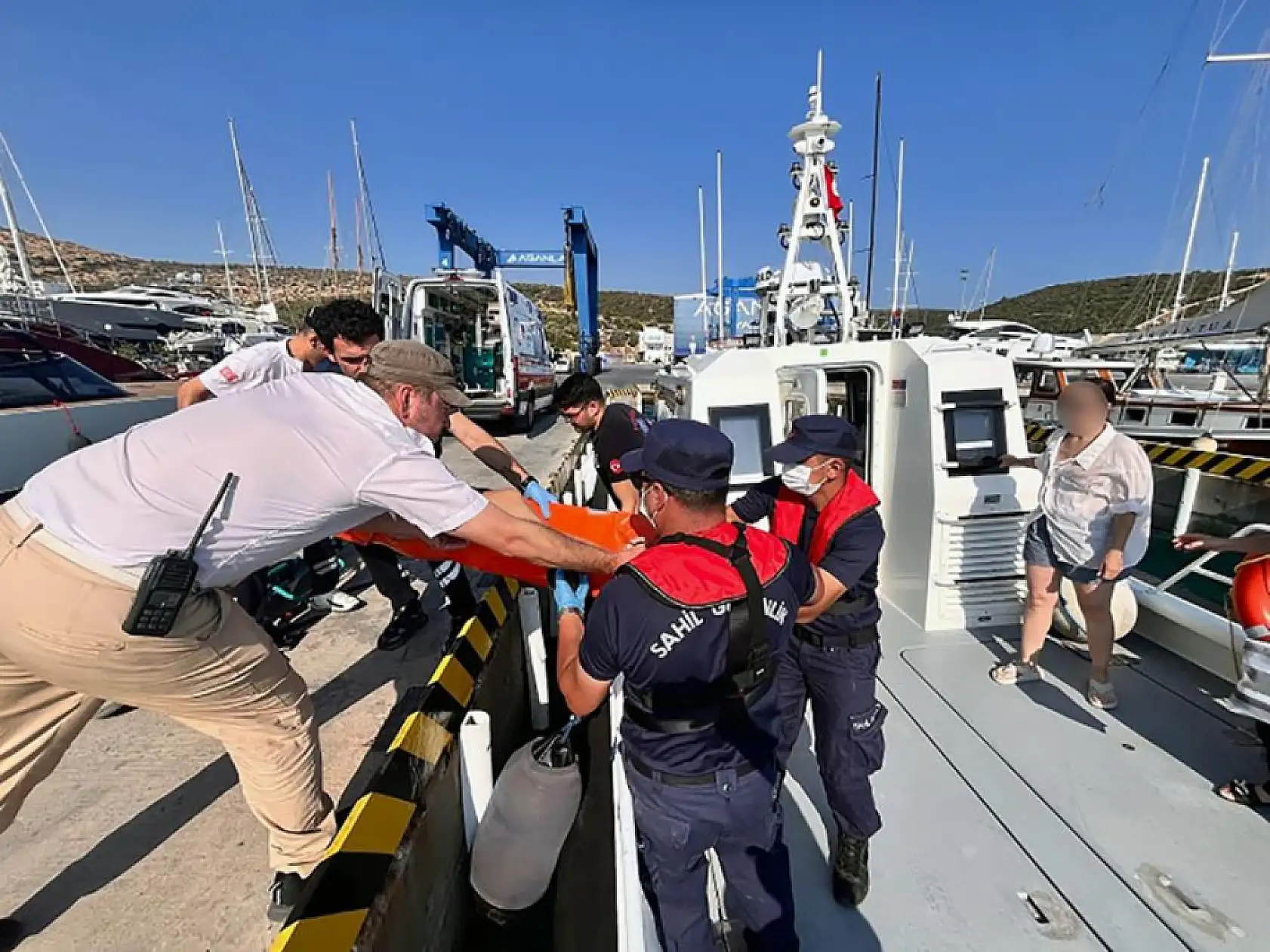 Bodrum ve Marmaris'te teknelerde yaralanan iki kişiye tıbbi tahliye
