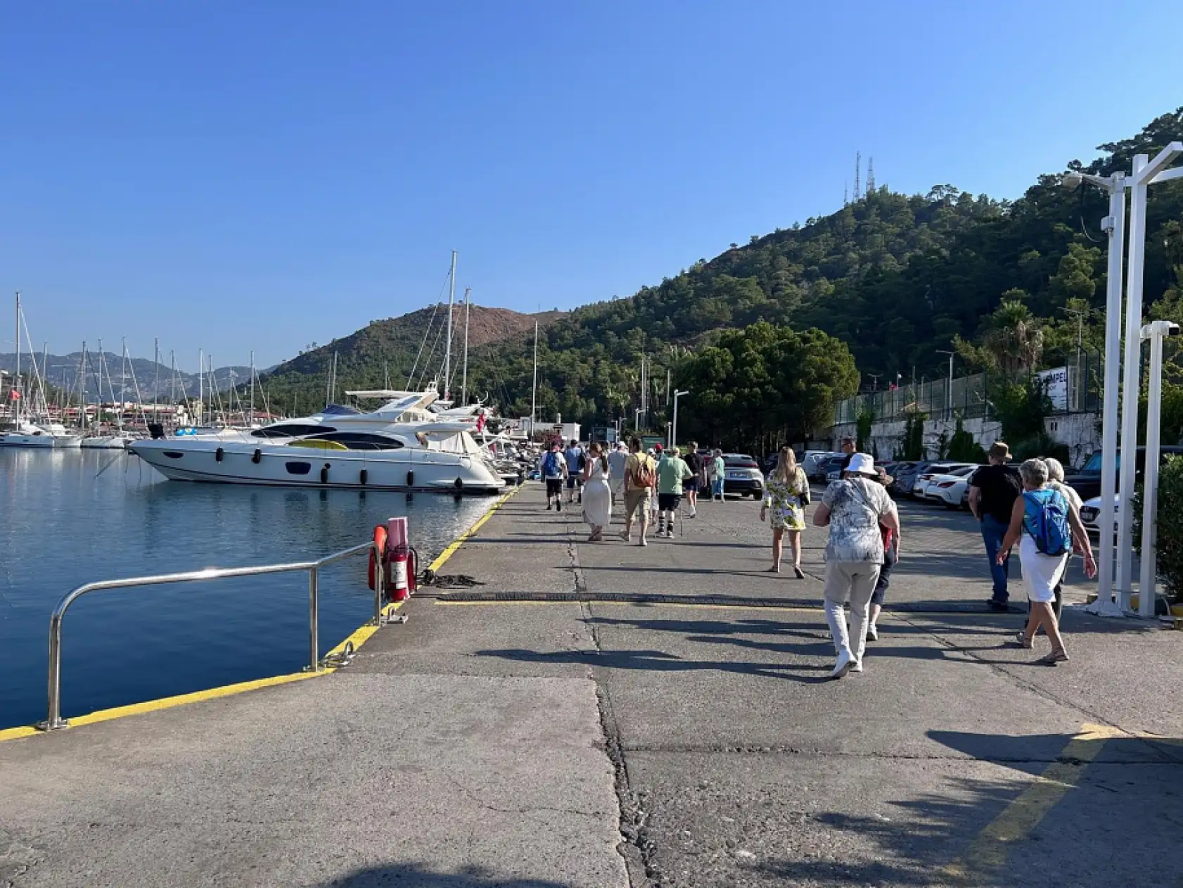 Dev yolcu gemisi binlerce yolcusu ile Marmaris'e geldi
