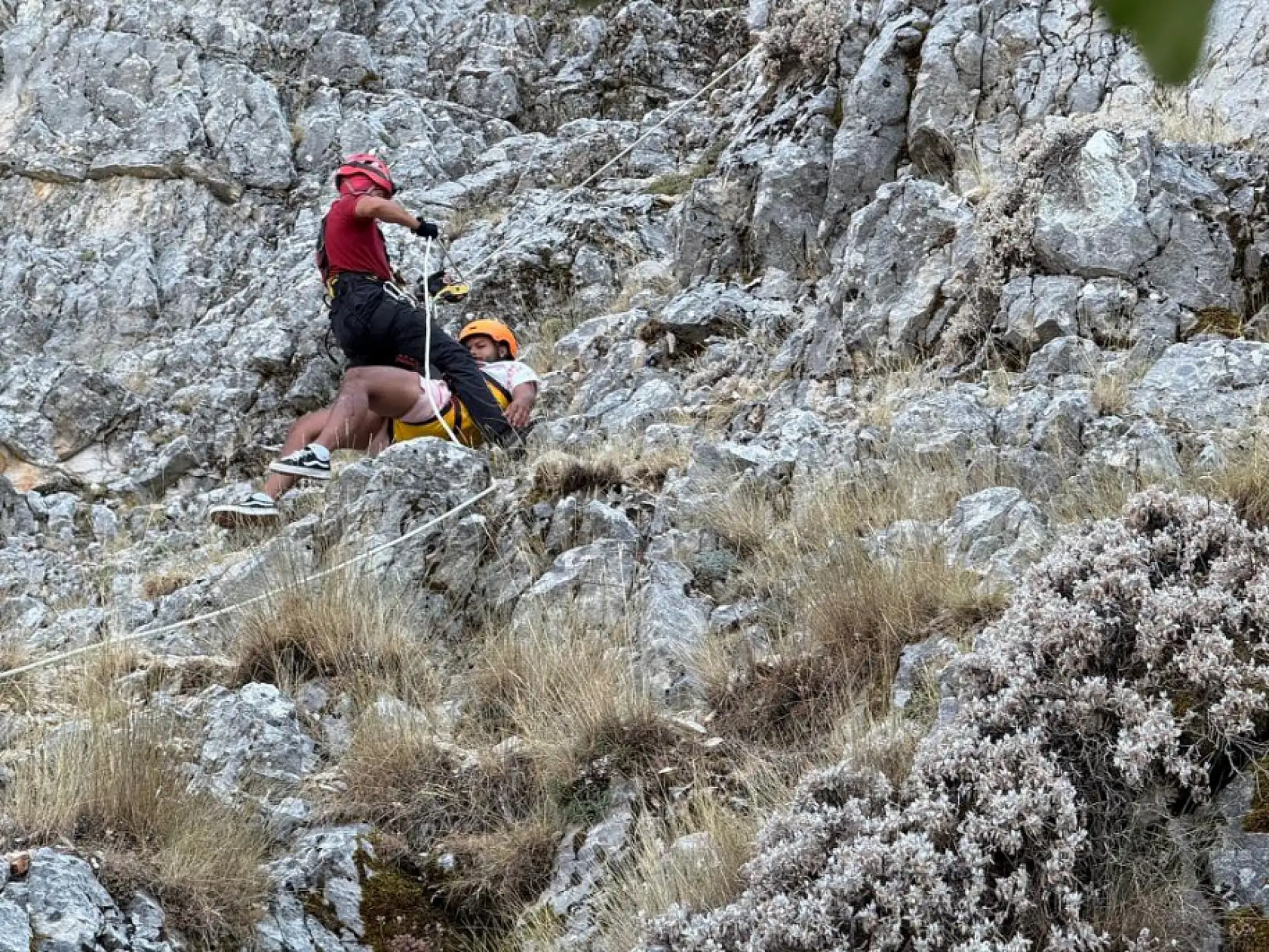 Fethiye'de Yamaç Paraşütü Kazası: Pilot ve Yolcusu 3 Saatte Kurtarıldı