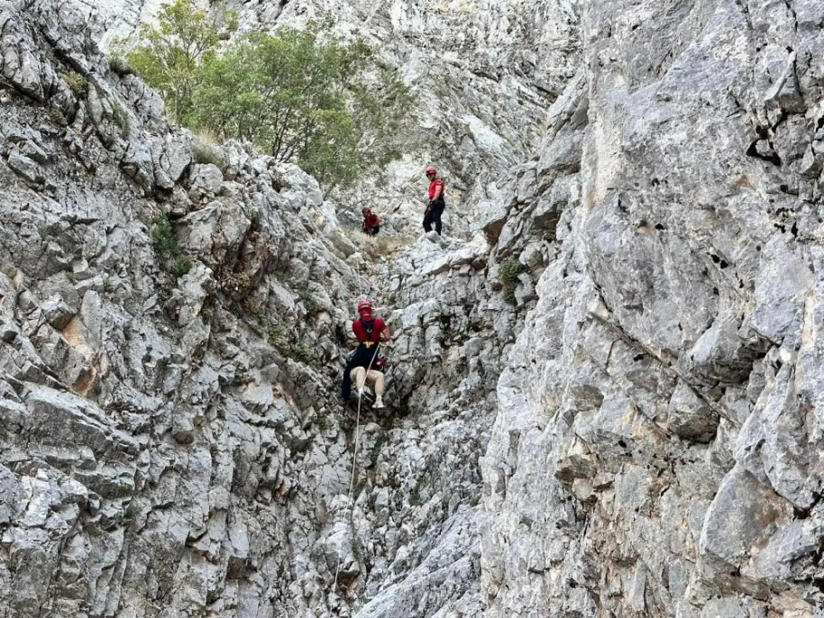 Fethiye'de Yamaç Paraşütü Kazası: Pilot ve Yolcusu 3 Saatte Kurtarıldı
