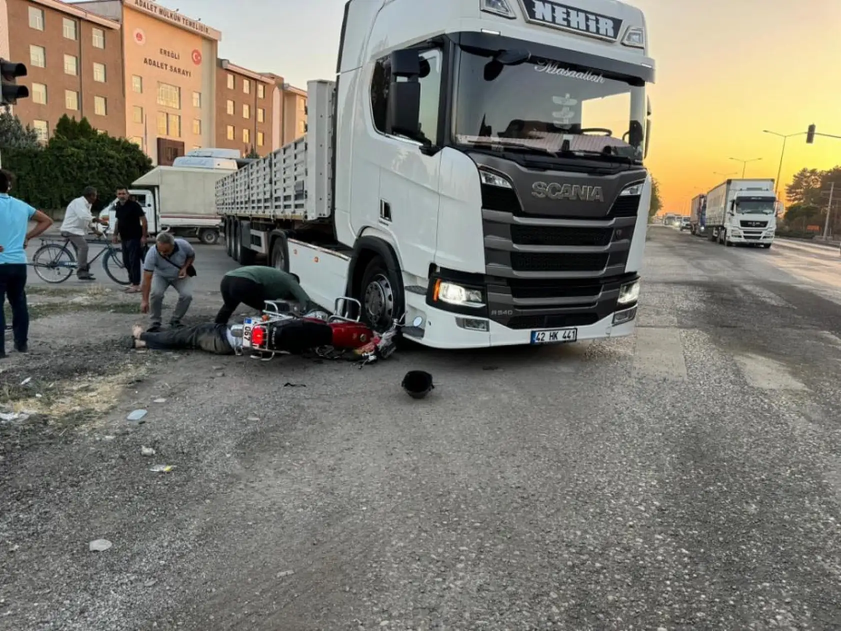 Tır ile Motosiklet Çarpıştı: Sürücü Hayatını Kaybetti