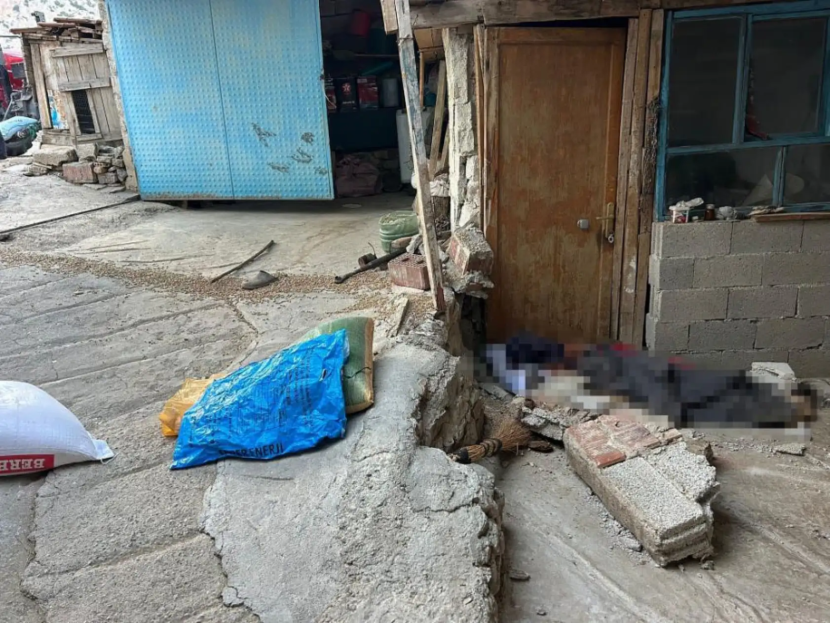 Traktör geri kaydı altta kalan yaşlı kadın hayatını kaybetti