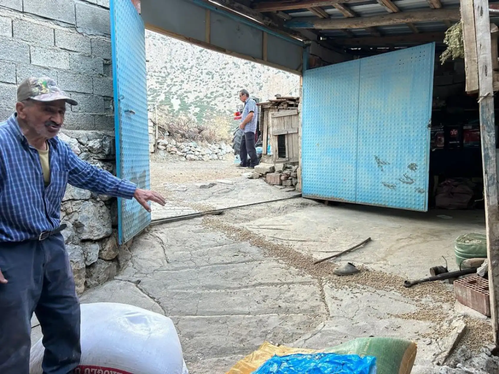 Traktör geri kaydı altta kalan yaşlı kadın hayatını kaybetti