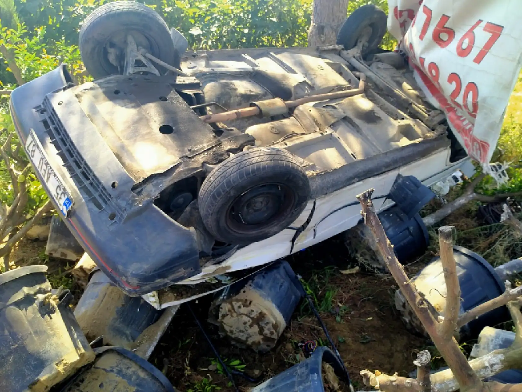 Hakimiyeti kaybolan otomobil fidanlığa uçtu: 1 yaralı