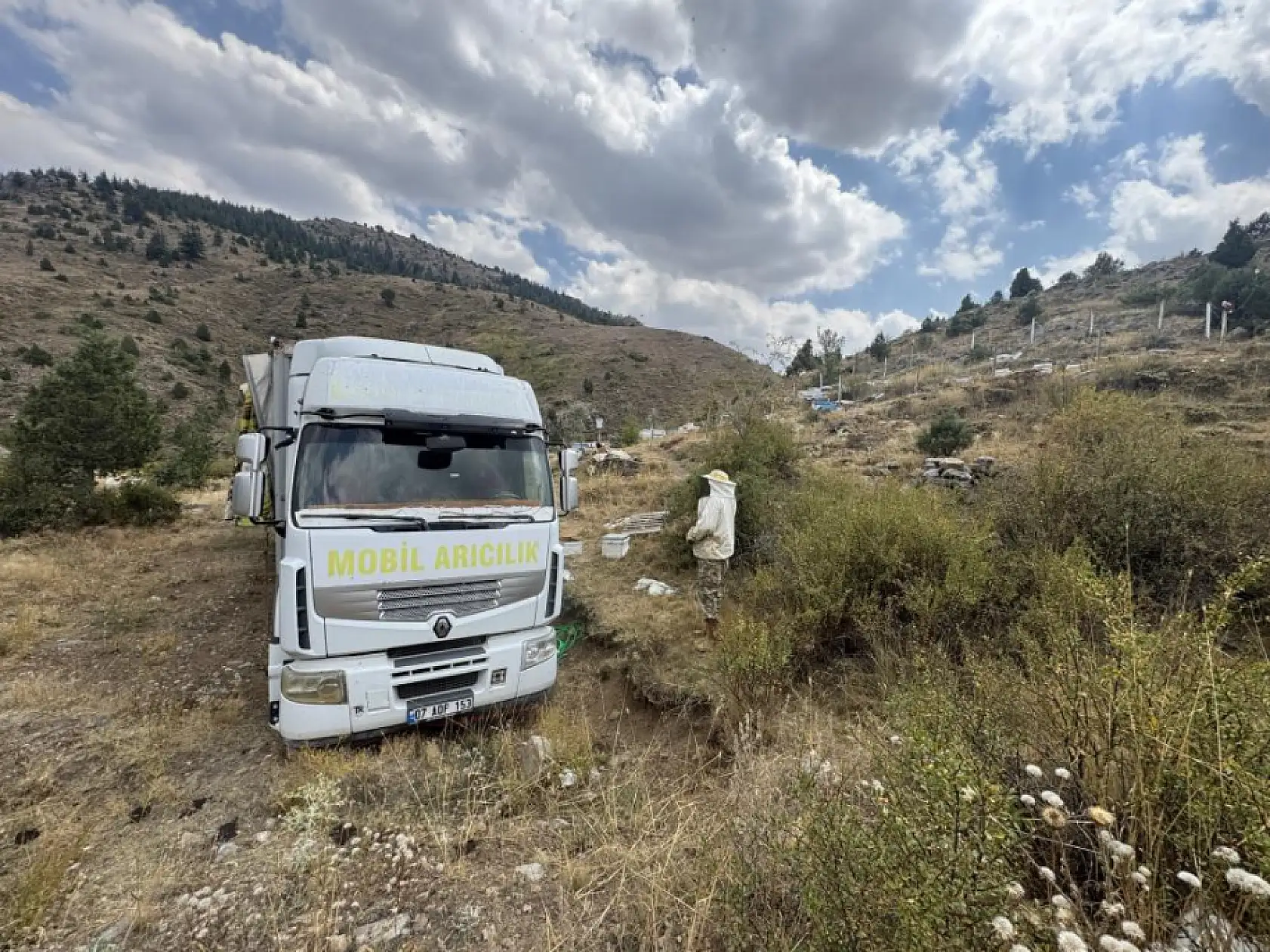 Mobil Tırla Bal Üretimi: Torosları Kovan İndirmeden Geziyor