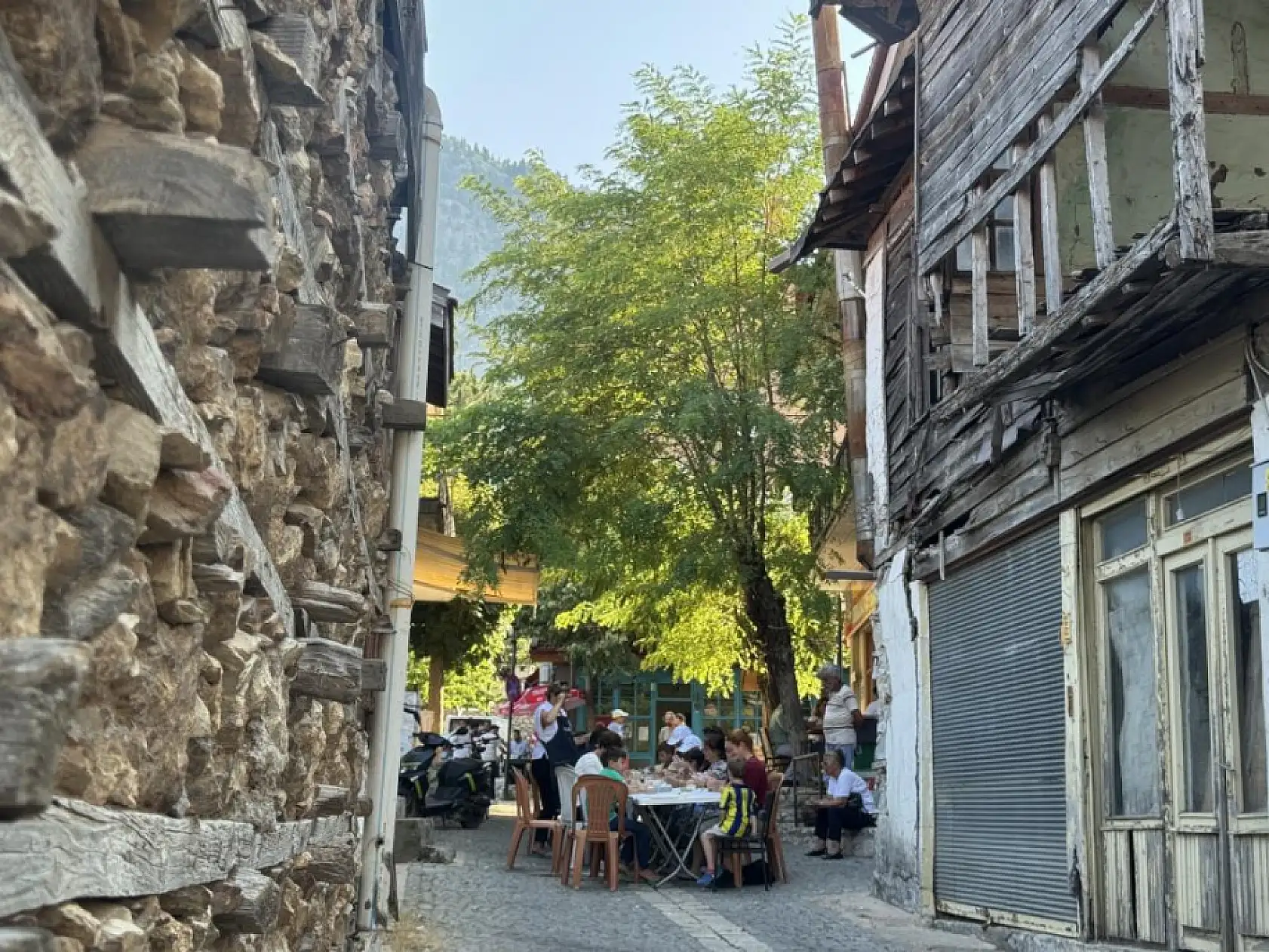 Hayallerini ata toprağında açtığı seramik atölyesiyle gerçekleştirdi