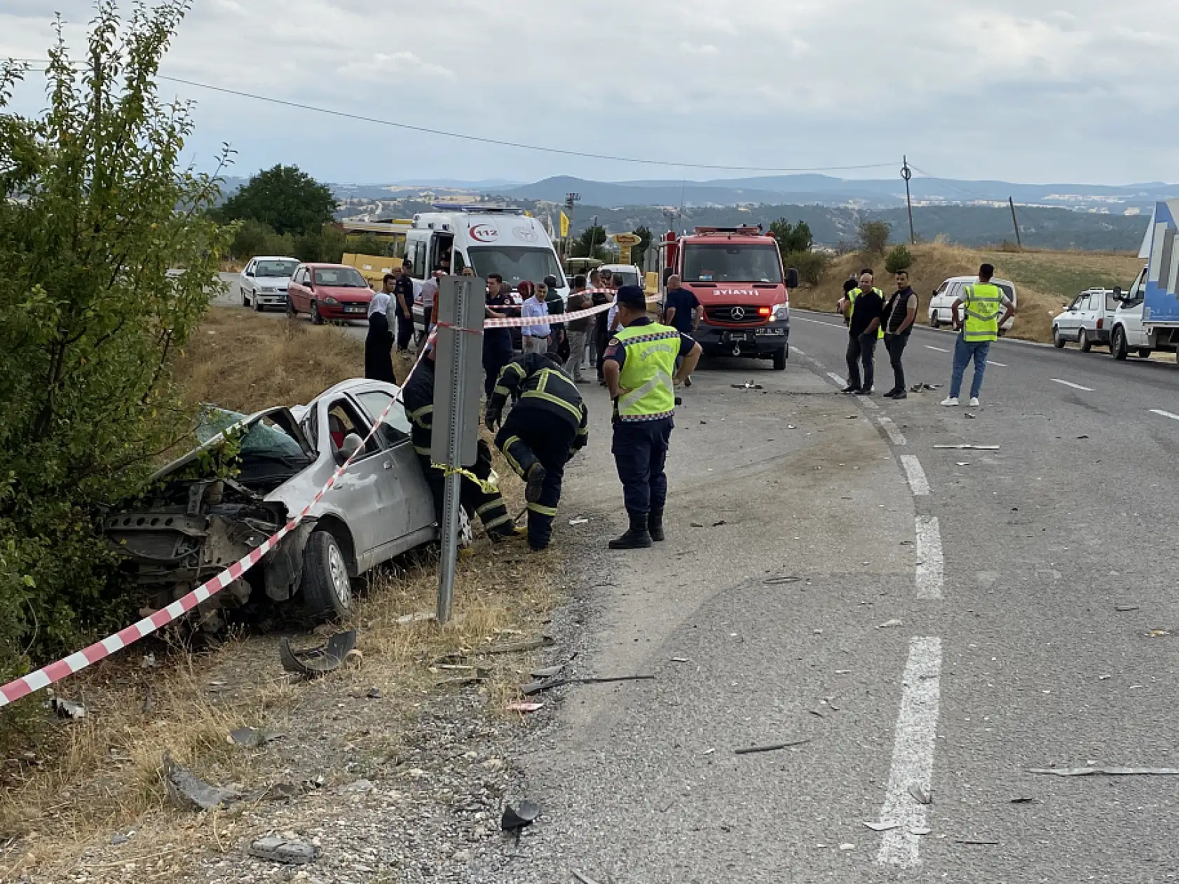 Hafriyat kamyonuyla çarpışan otomobildeki 15 yaşındaki çocuk öldü, babası ağır yaralandı