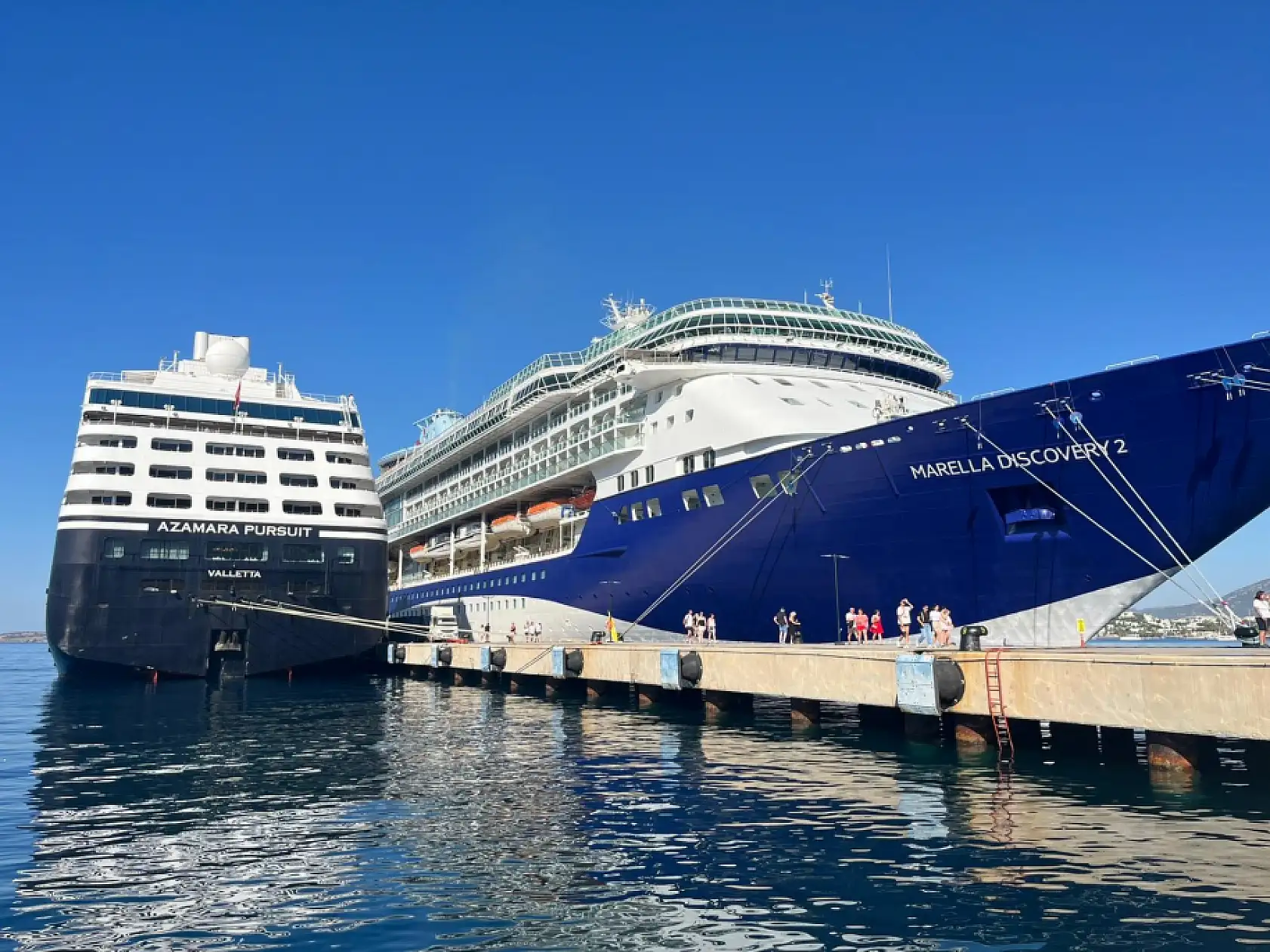 Bodrum'a 2 gemi ile 2 bin 609 turist geldi