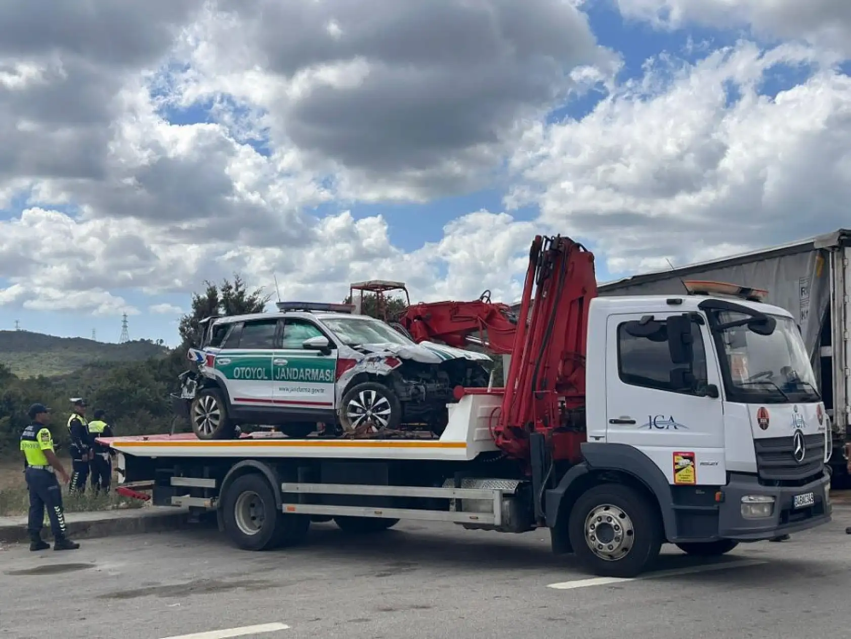 Jandarma Aracına Çarpan Tır, 2'si Asker 5 Kişiyi Yaraladı