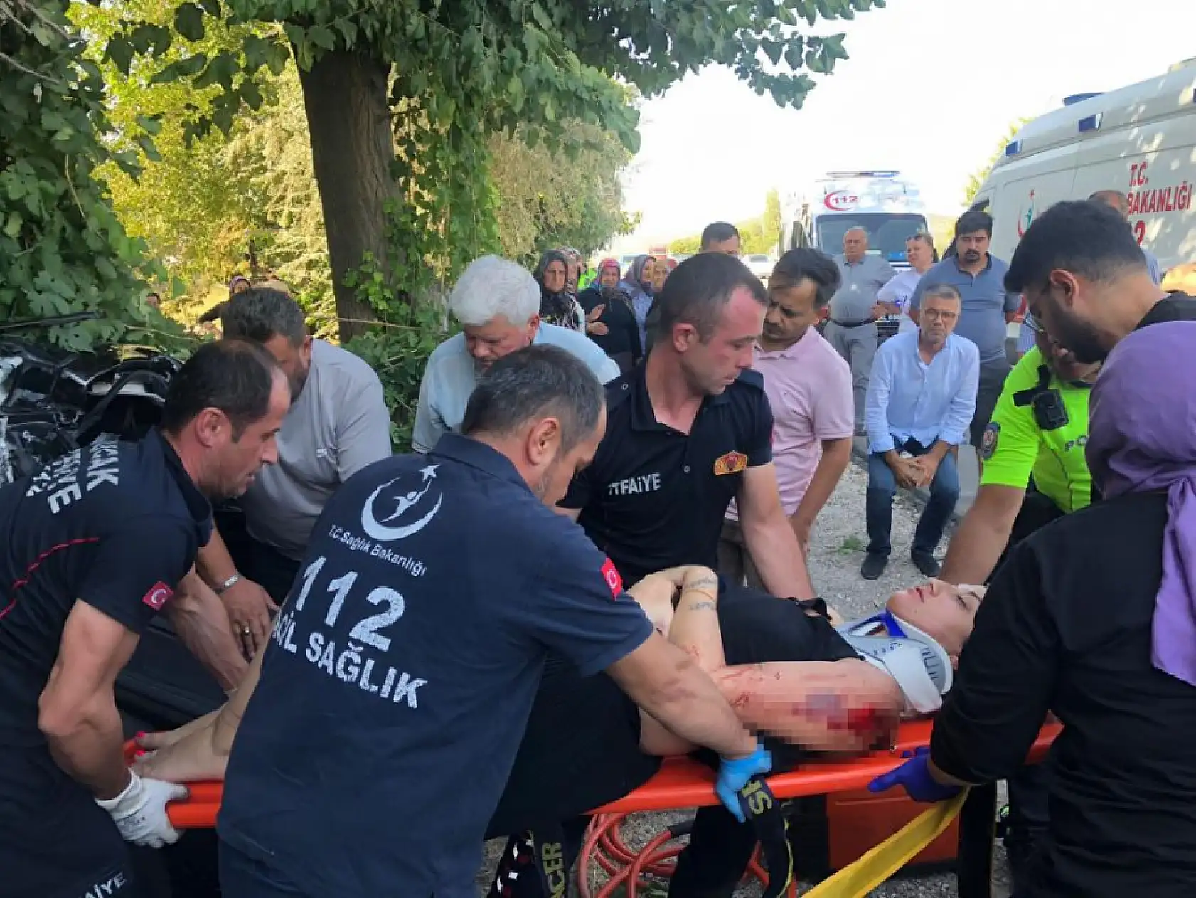 Burdur-Antalya Karayolu'nda traktör otomobille çarpıştı: 4 yaralı