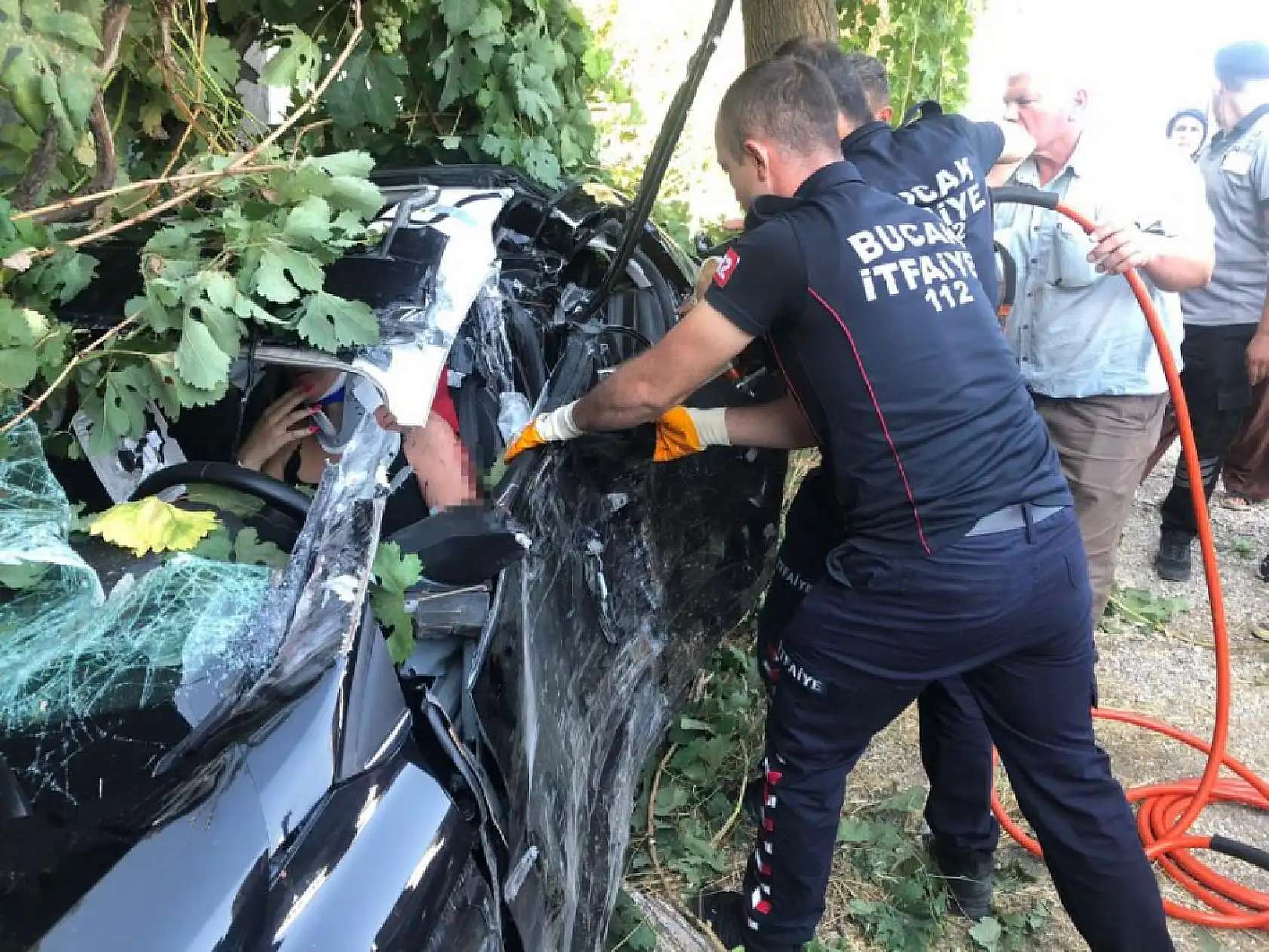 Burdur-Antalya Karayolu'nda traktör otomobille çarpıştı: 4 yaralı