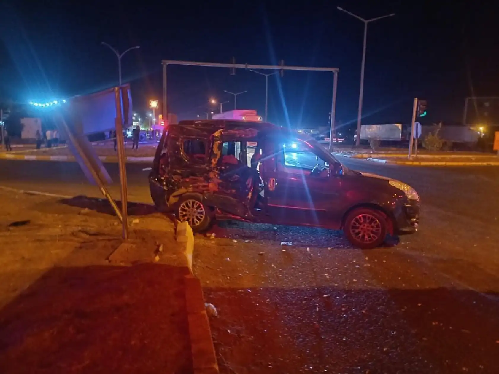 İzmir-Ankara Karayolu'nda Feci Kaza: 1 Ölü, 2'si Ağır 8 Yaralı