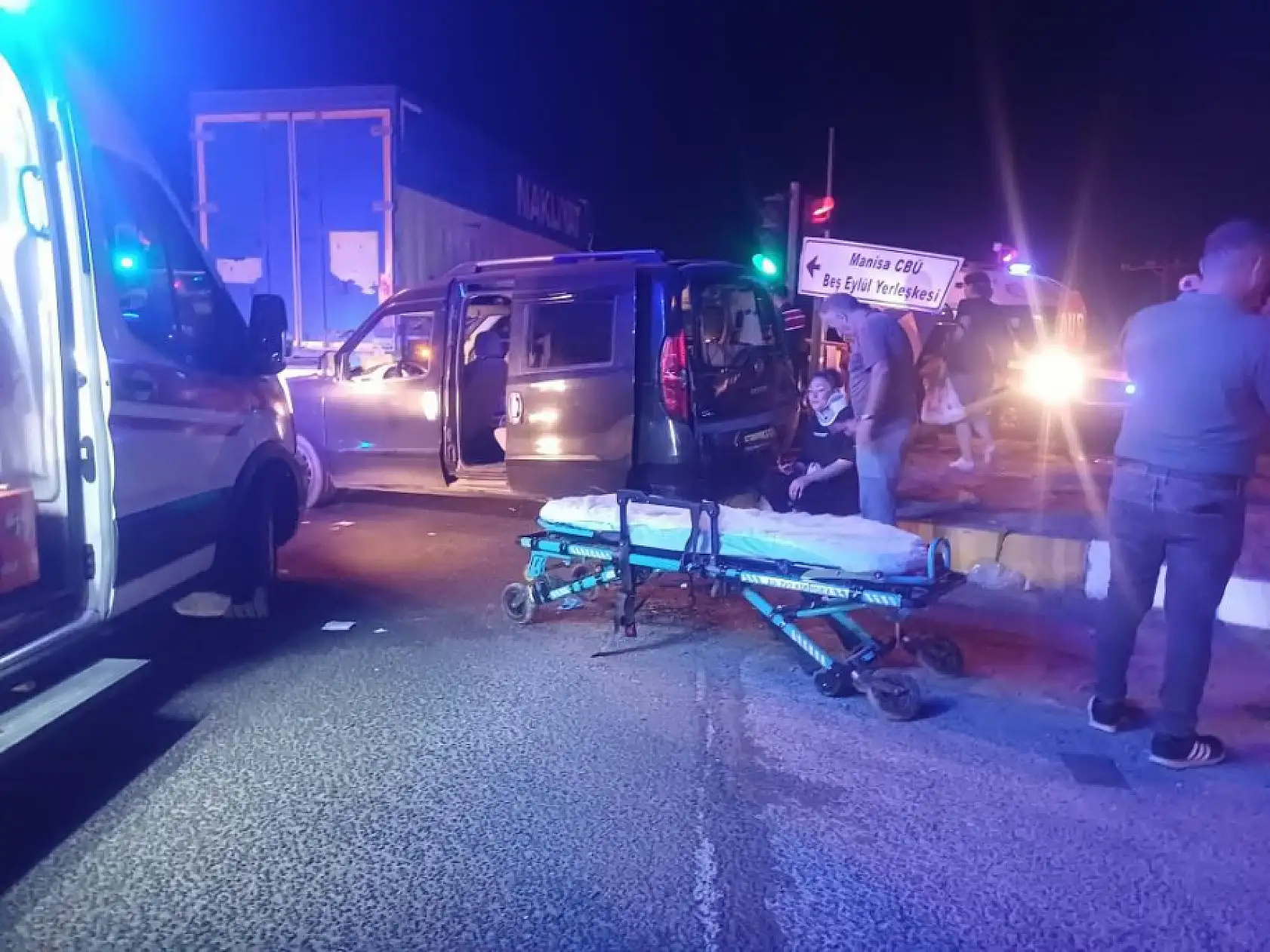 İzmir-Ankara Karayolu'nda Feci Kaza: 1 Ölü, 2'si Ağır 8 Yaralı