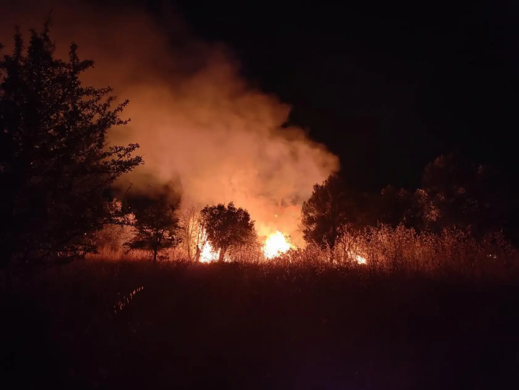 Kızına hediye aldığı otomobil yandı