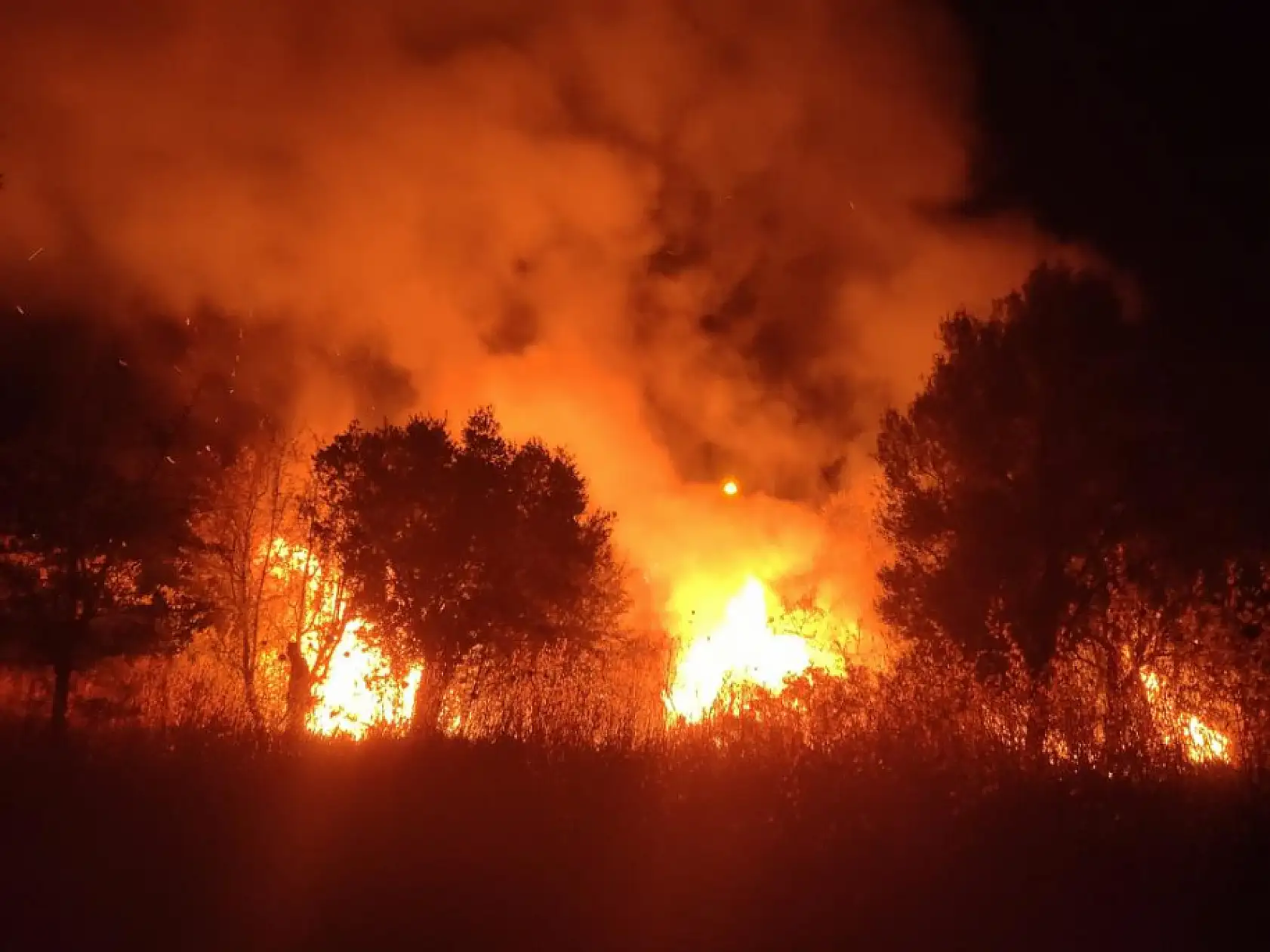 Kızına hediye aldığı otomobil yandı