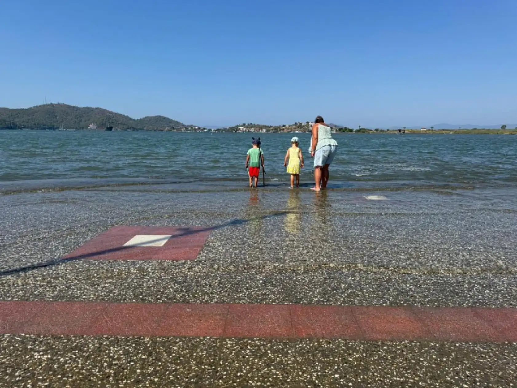 Fethiye'de gelgit nedeniyle deniz suyu yükseldi