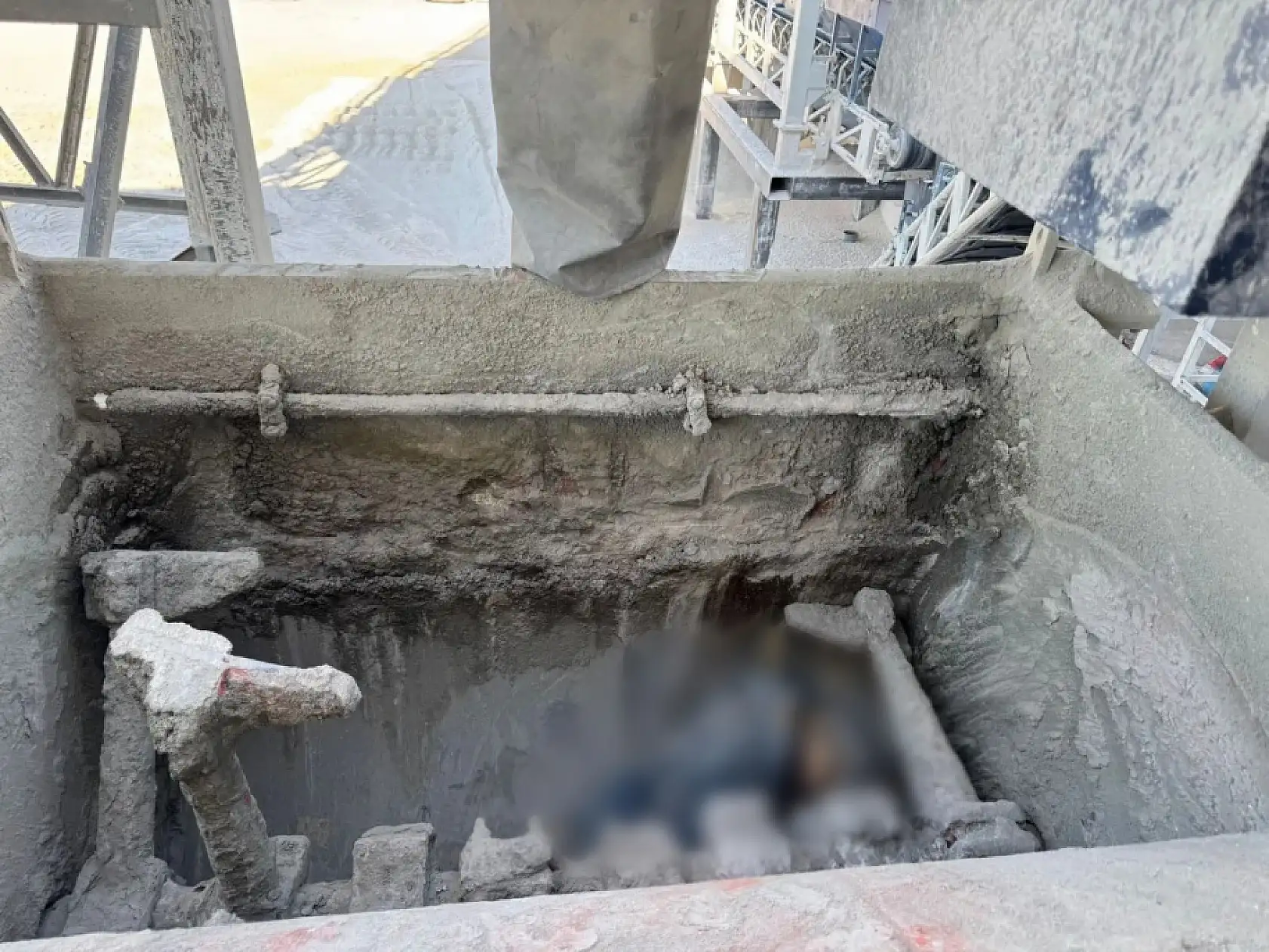 51 yaşındaki fabrika işçisi beton mikserine düşerek can verdi