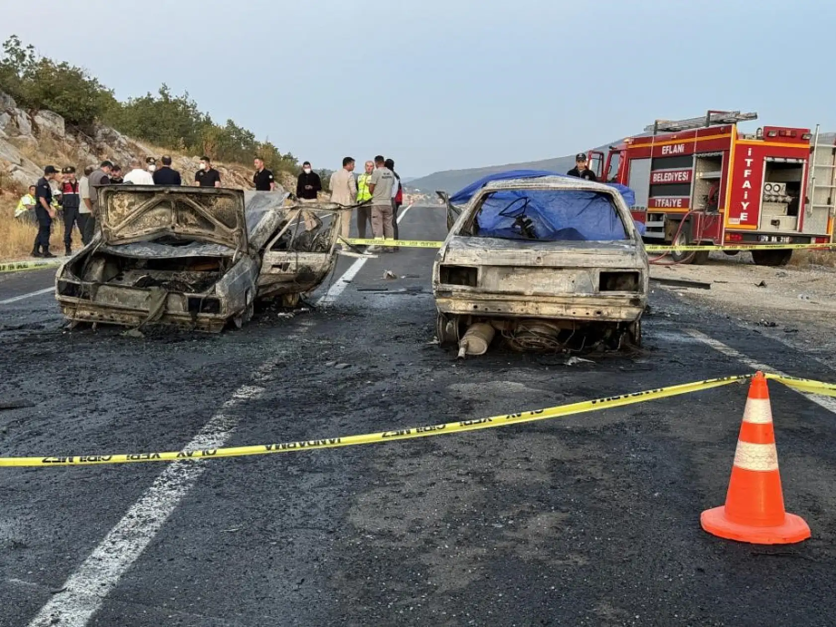 Üniversite kaydı için çıktıkları yolda yanarak can verdiler