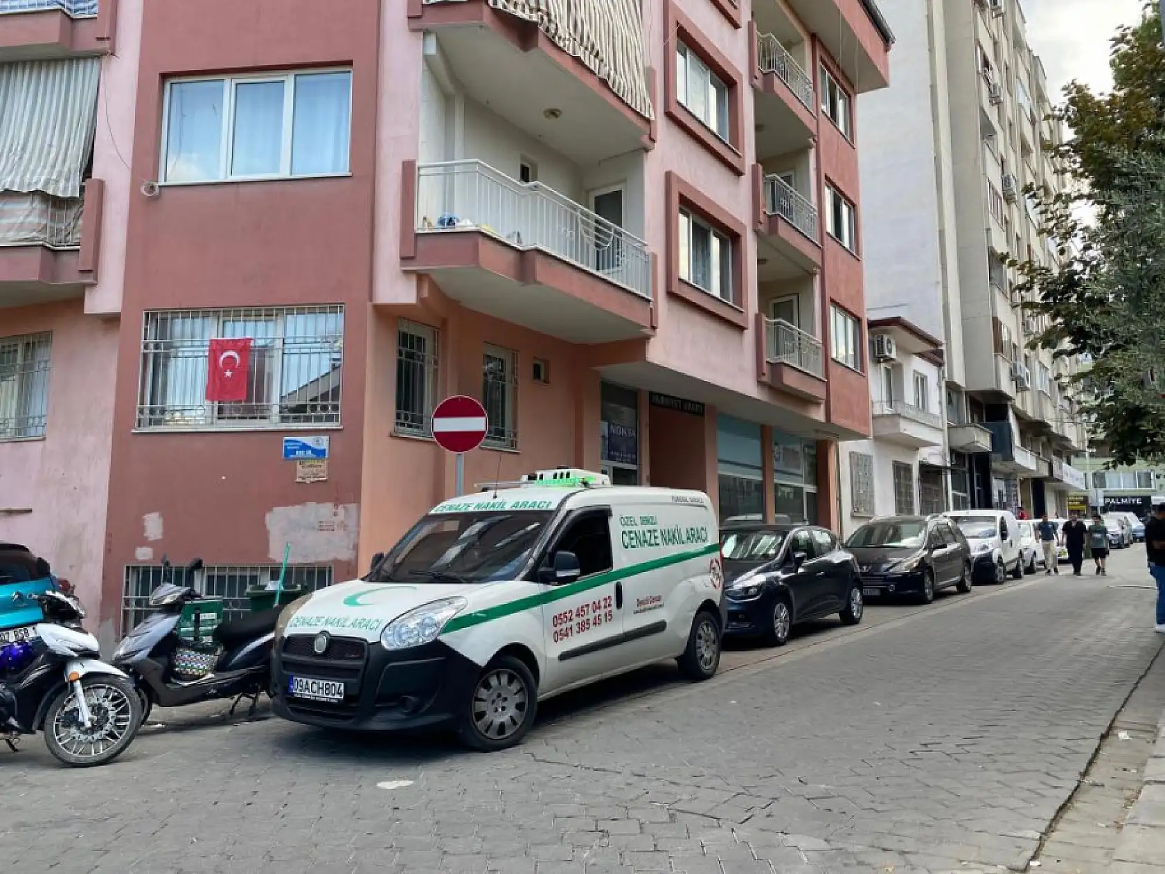 Yalnız yaşayan yaşlı adamın cesedi yayılan kötü kokuyla bulundu