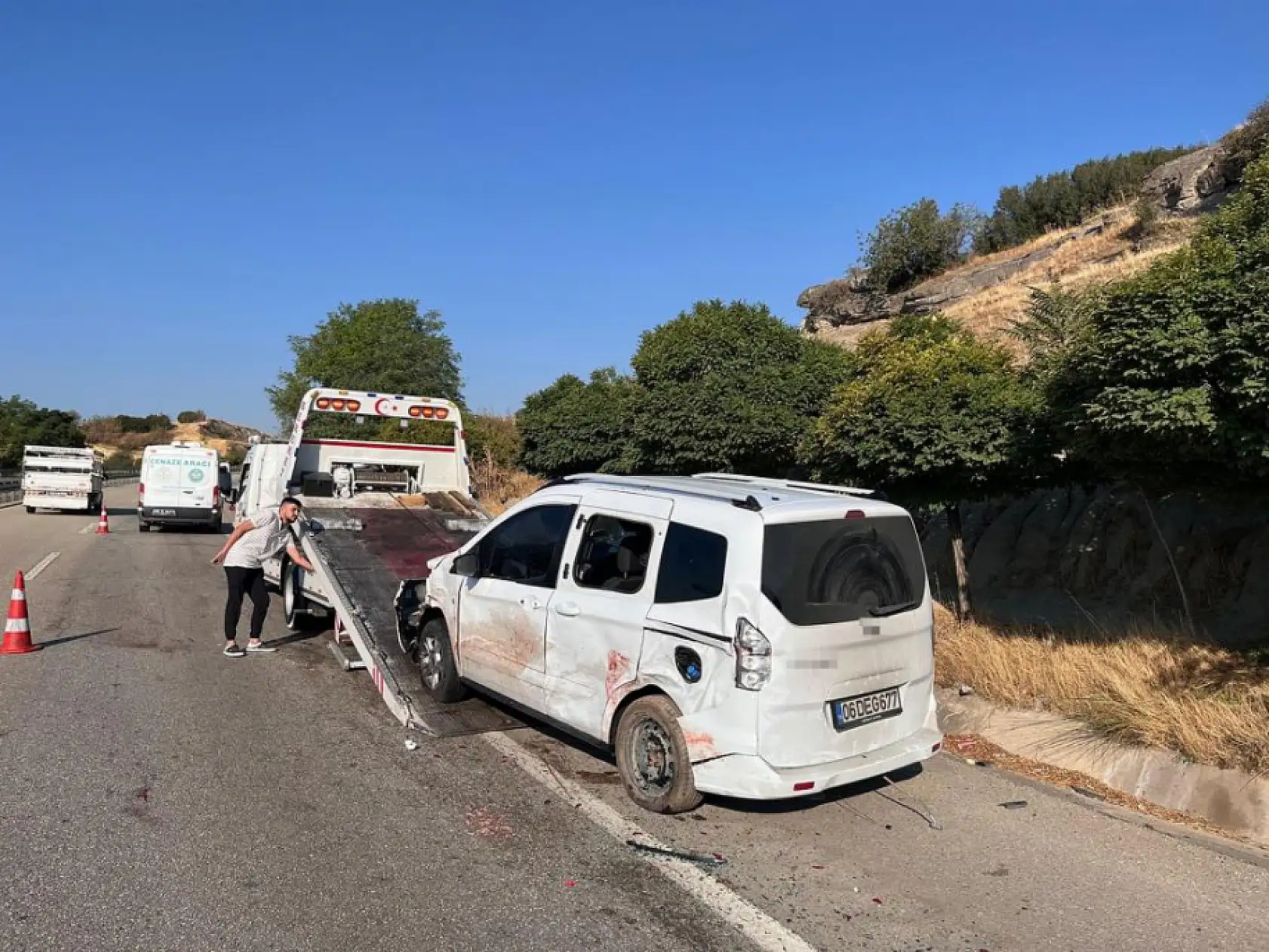 Yol Kenarında Lastik Değiştirirken Feci Kaza: 2 Ölü, 2 Yaralı