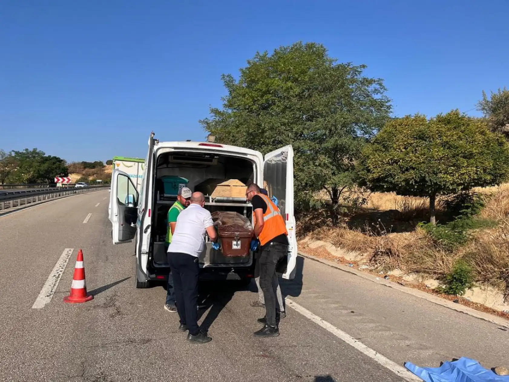 Yol Kenarında Lastik Değiştirirken Feci Kaza: 2 Ölü, 2 Yaralı