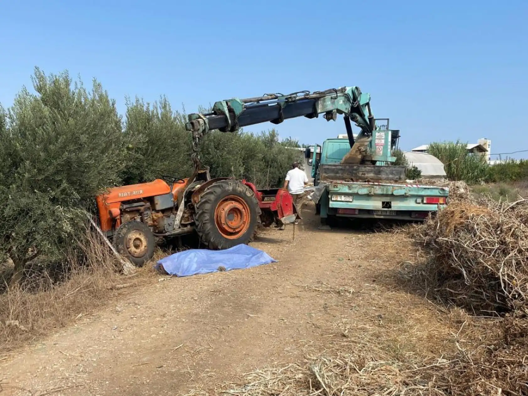 Oto elektrik ustası traktörün altında can verdi