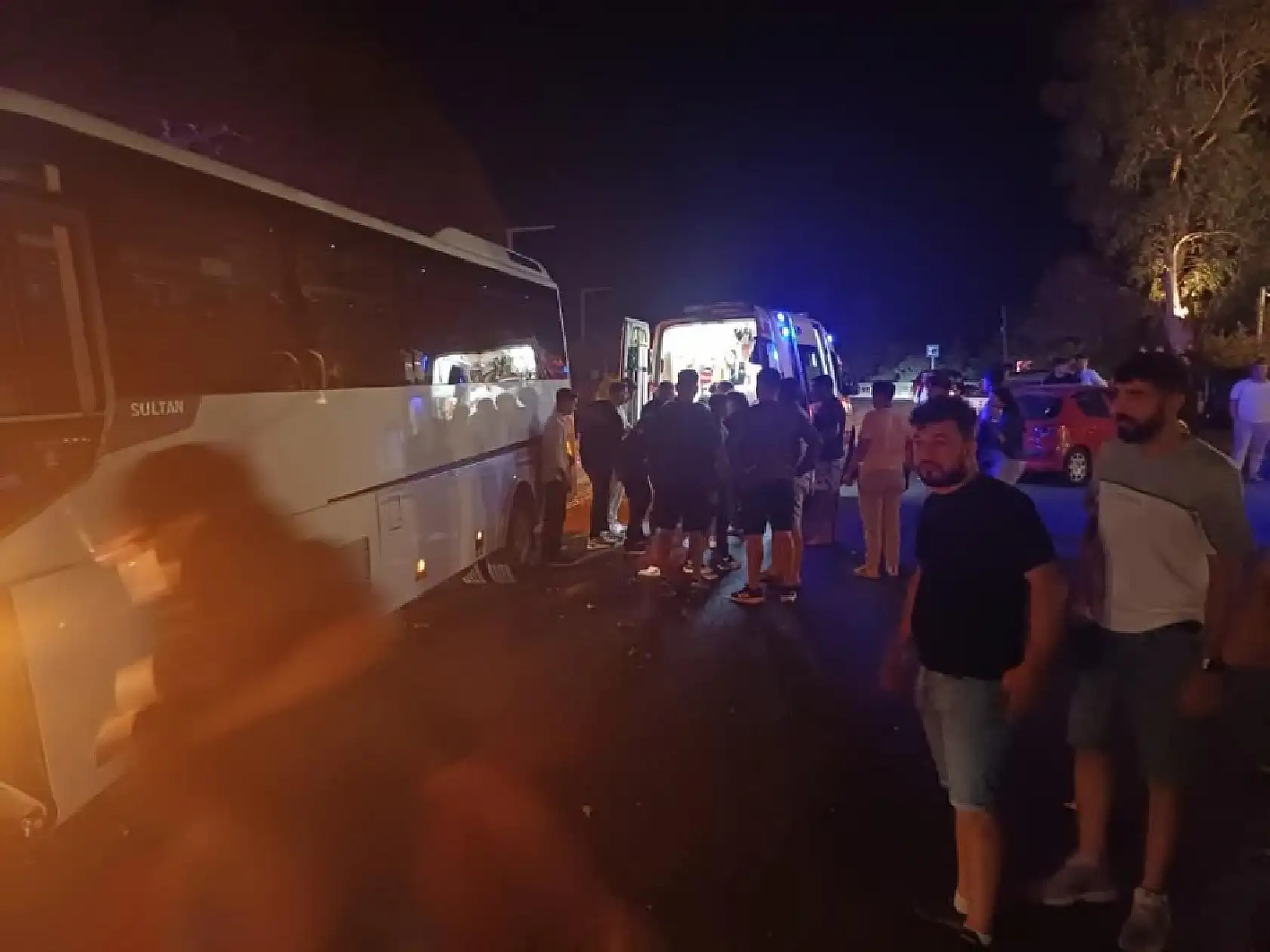 Marmaris Yolunda Tur Otobüsü Kazası: Motosiklet Sürücüsü Yaralandı