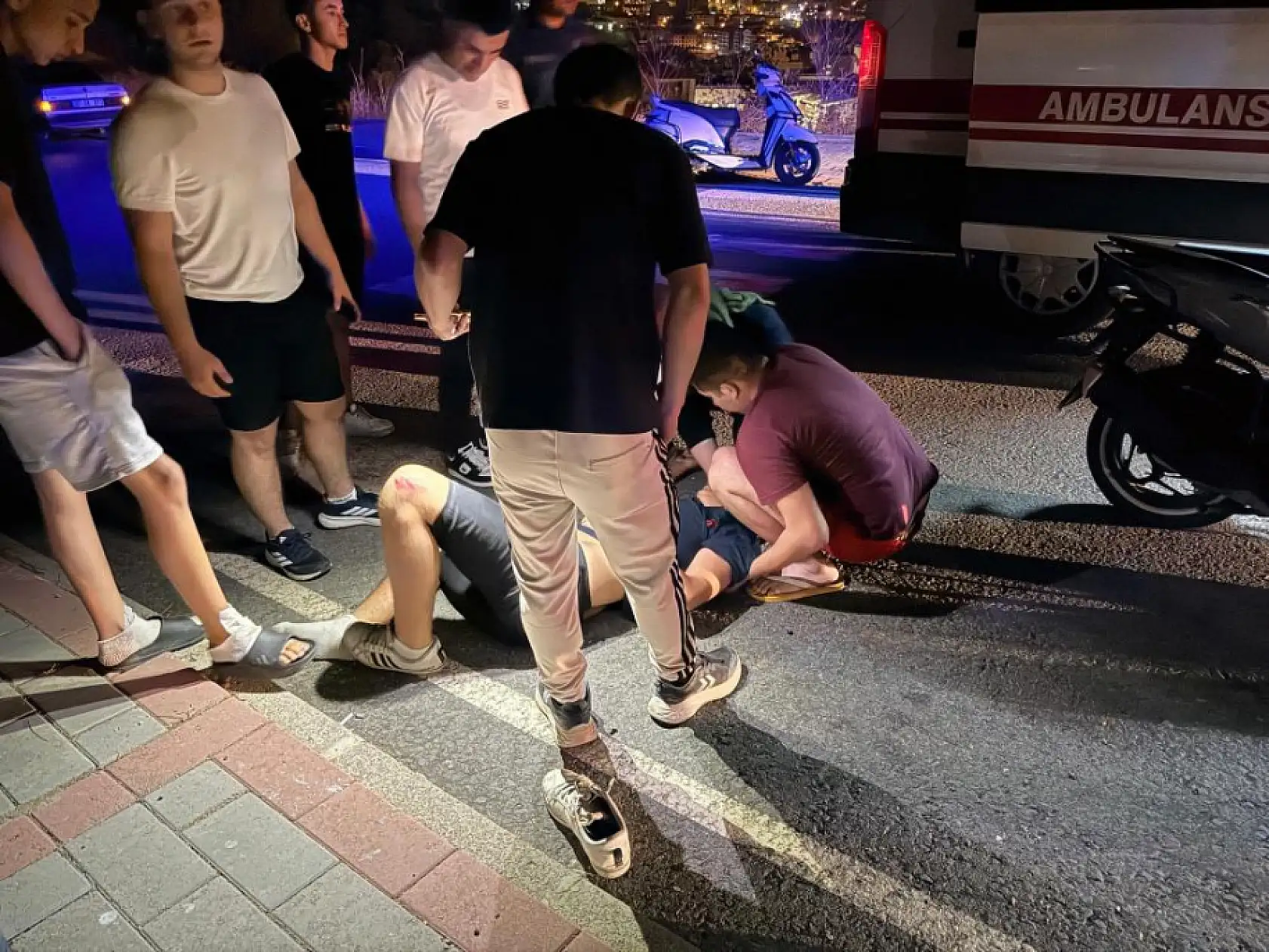 İki motosikletin çarpıştığı kazada 3 çocuk yaralandı