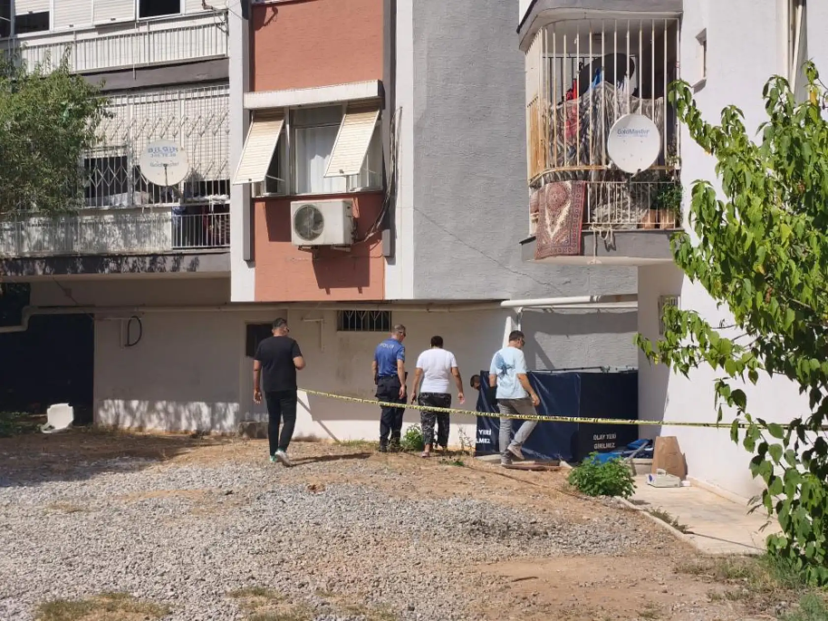 Sokaktan geçen vatandaş dehşeti yaşadı: Hayatını kaybeden genci oğlu sandı