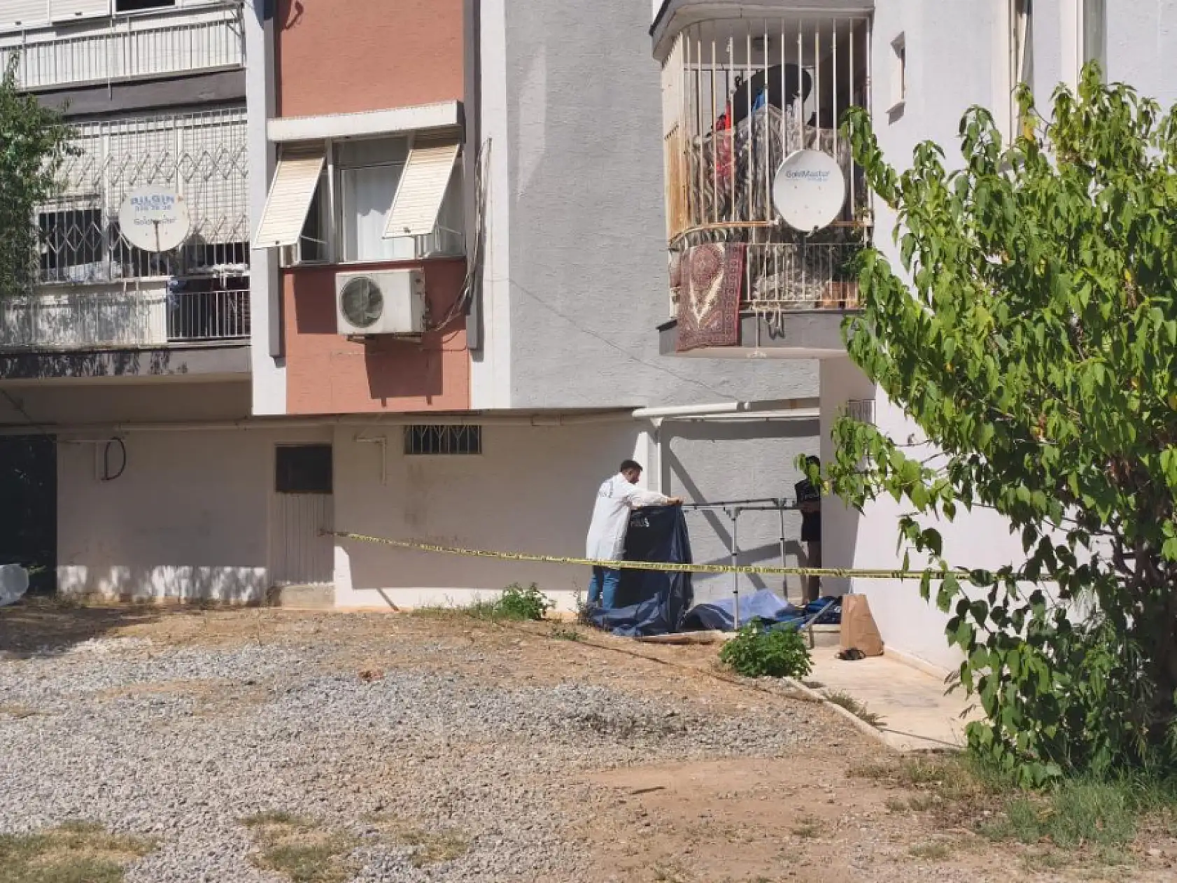 Sokaktan geçen vatandaş dehşeti yaşadı: Hayatını kaybeden genci oğlu sandı
