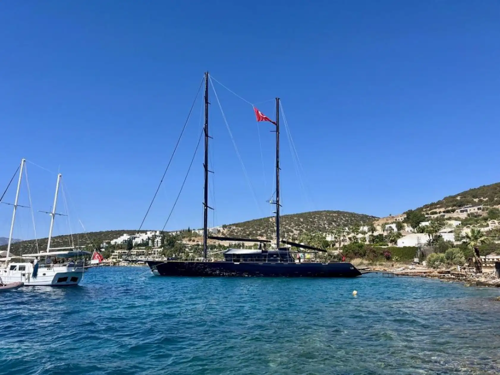 Bodrum'da 978 milyon liralık dev yelkenli suya indirildi