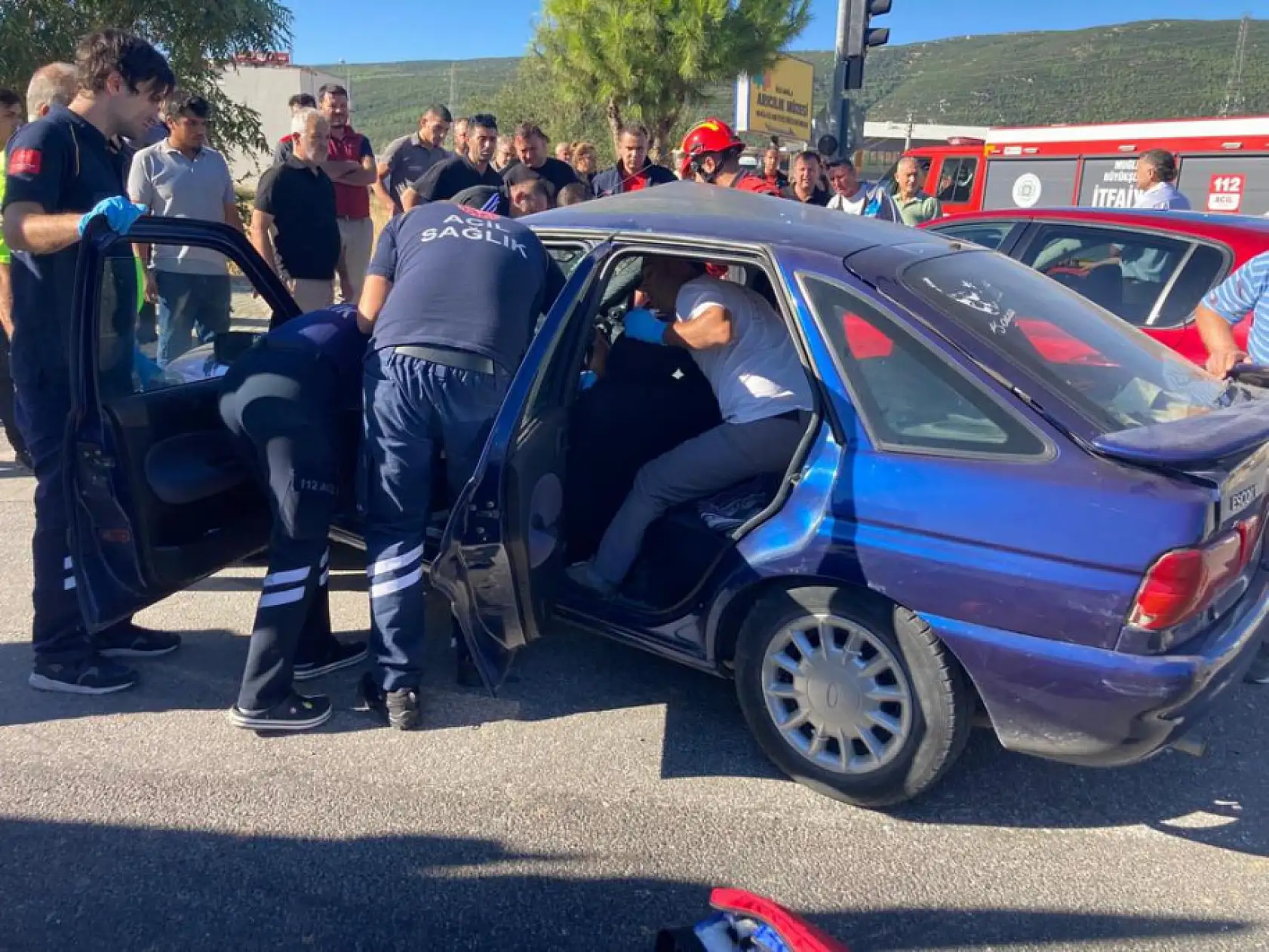 Menteşe'de İki Araç Çarpıştı: Yaşlı Kadın Ağır Yaralı