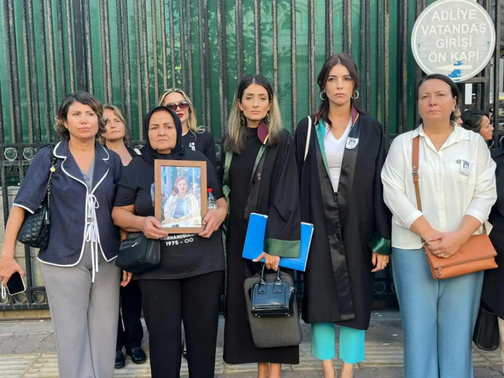 Boşanma aşamasındaki karısını 9 kurşunla öldürdü, 'Olay anını hatırlamıyorum' dedi