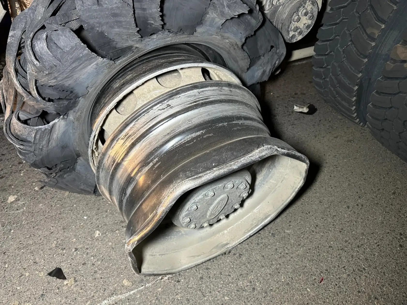 Motosiklet sürücüsü kamyona arkadan çarptı: 1 ölü