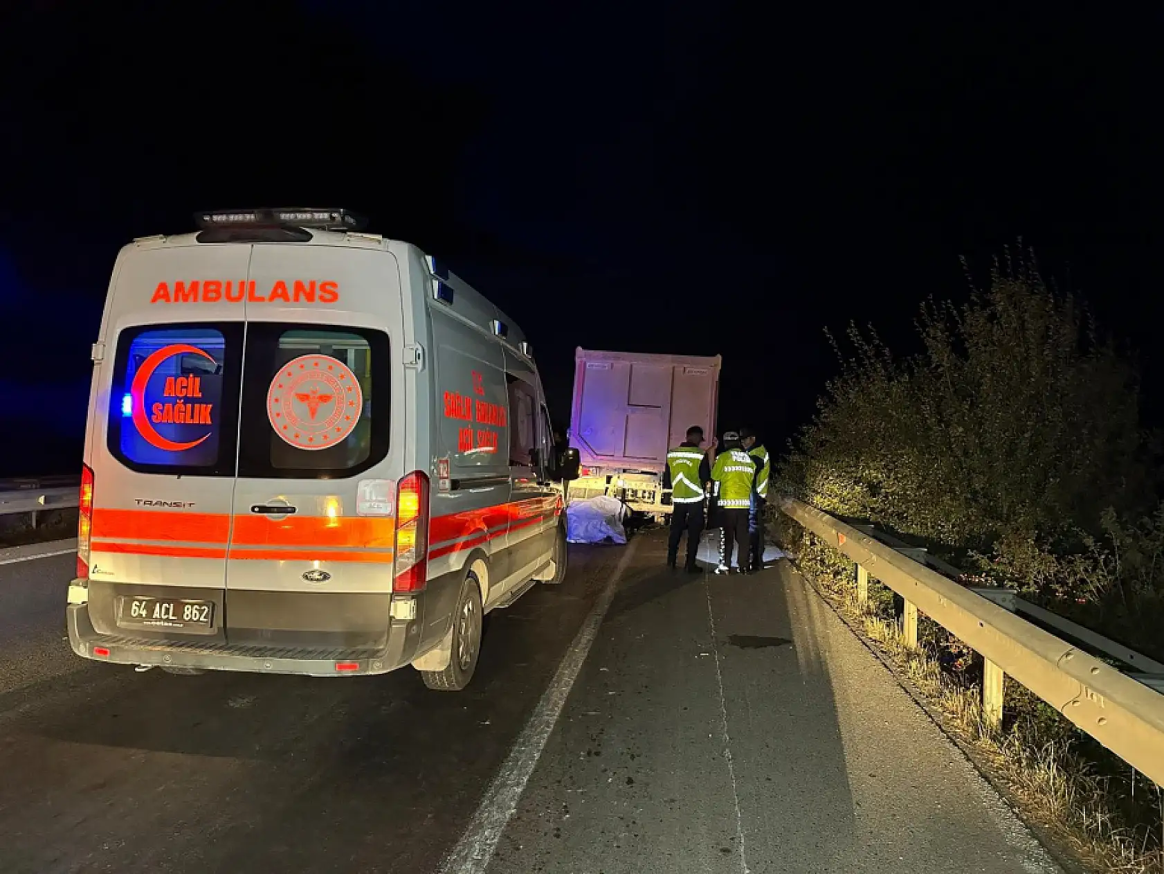 Motosiklet sürücüsü kamyona arkadan çarptı: 1 ölü