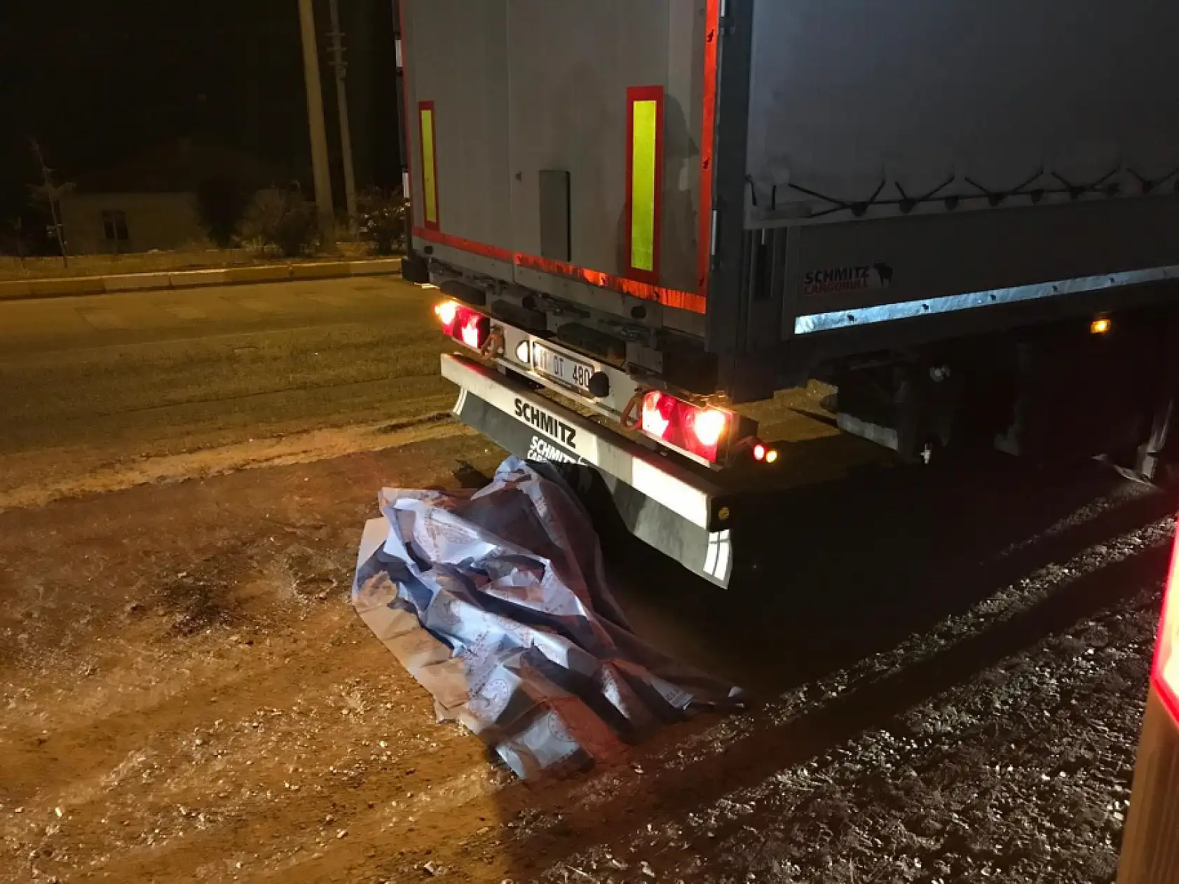 Tırın çarptığı genç hayatını kaybetti