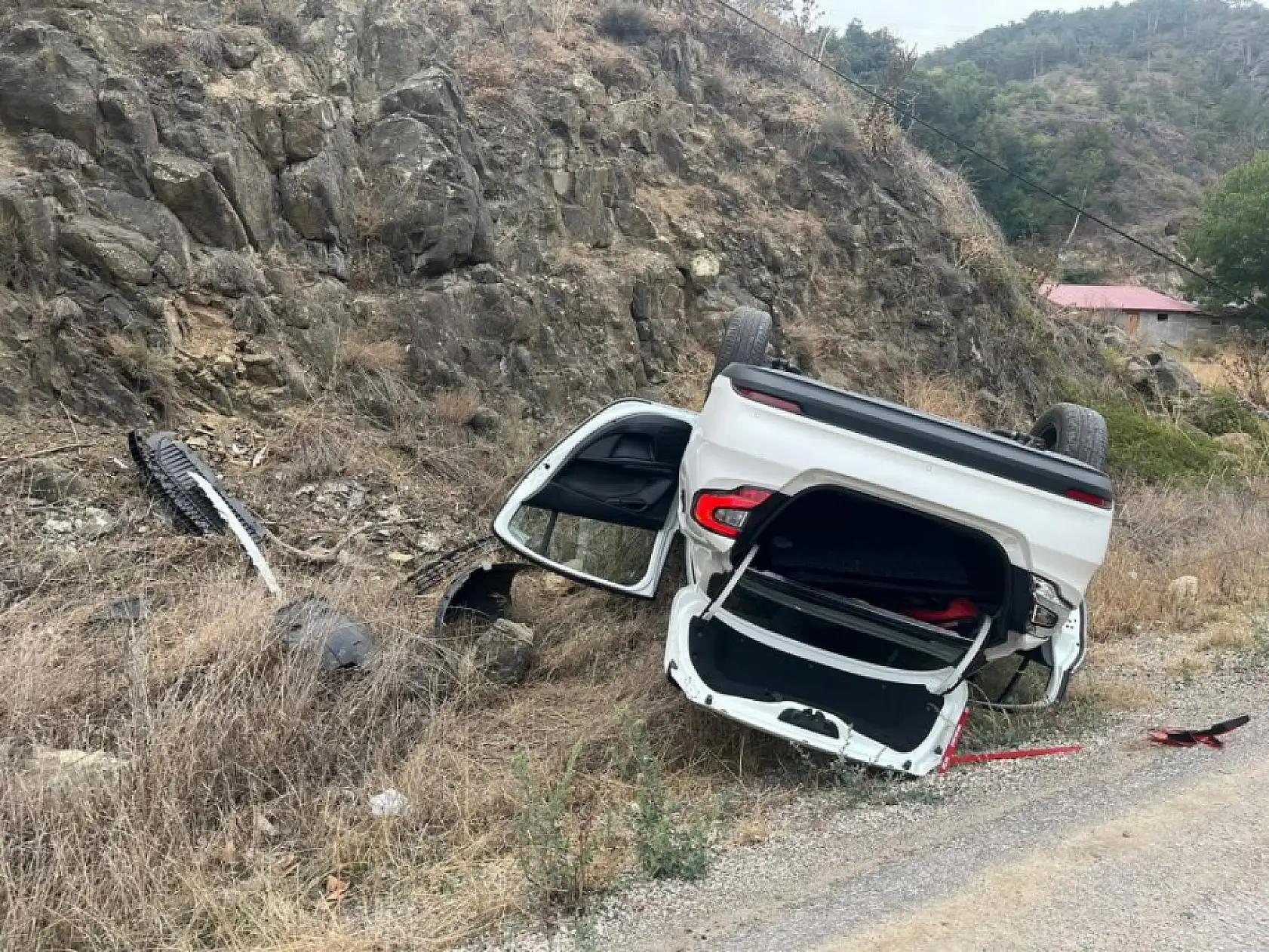 Nişanlısını görmeye giderken ölümden döndü