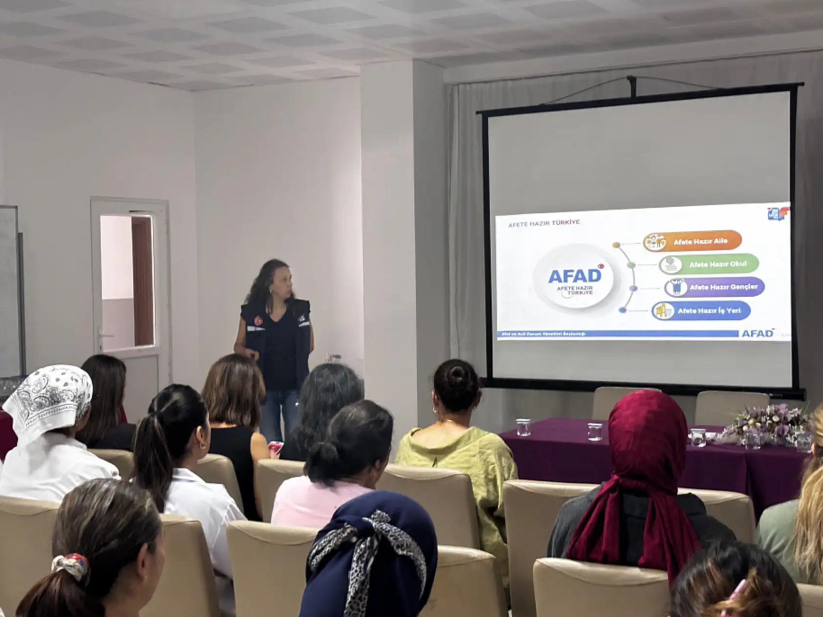 AFAD, KYK yurtlarında afet eğitimi ve deprem tatbikatı gerçekleştirildi