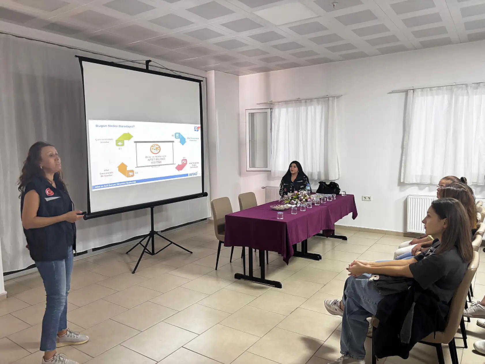 AFAD, KYK yurtlarında afet eğitimi ve deprem tatbikatı gerçekleştirildi