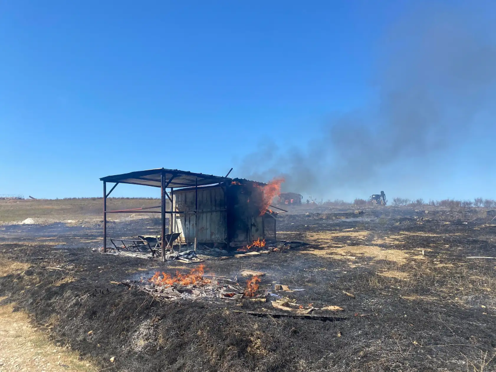Kulübede çıkan yangında 25 güvercin yanarak telef oldu