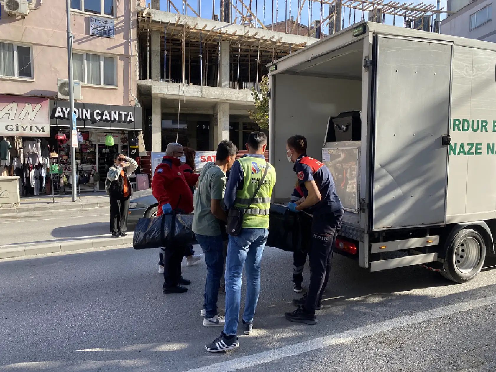 Otel odasında ölü bulundu