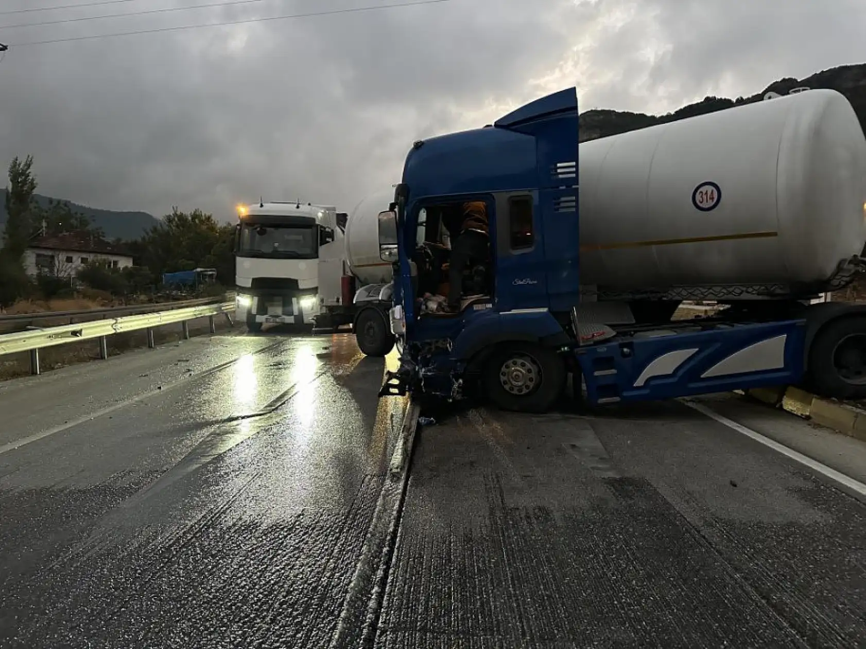 Burdur-Antalya Karayolu'nda Tır Kazası