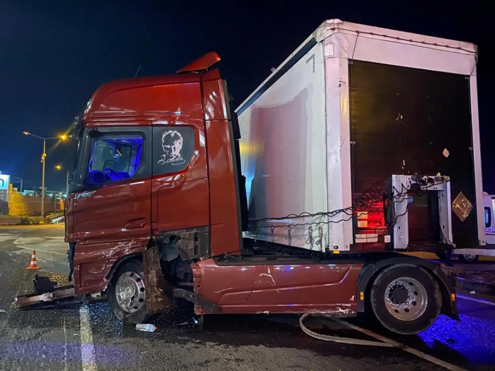 İzmir-Ankara Karayolu'nda Feci Kaza: 1 Ölü, 3 Yaralı
