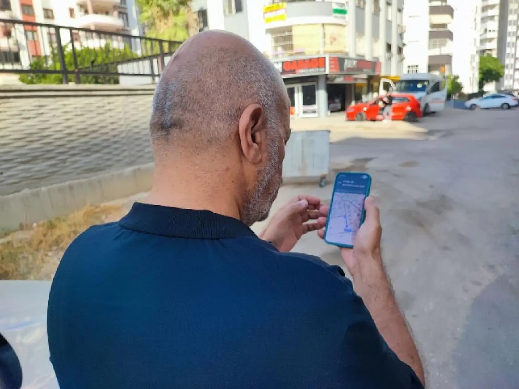 Dedektif gibi iz sürdü, çalınan telefonunun yerini 15 ay sonra buldu