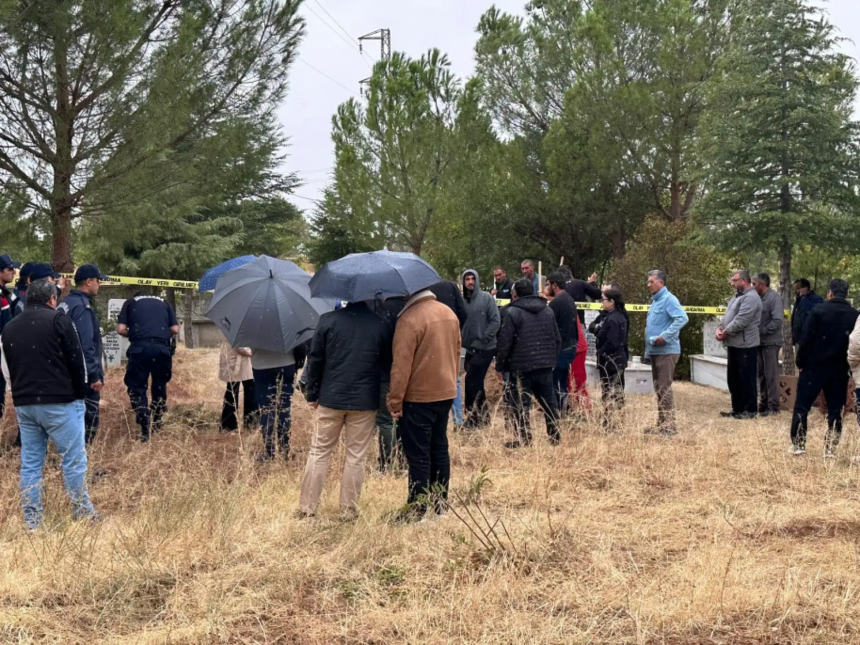 İki cenaze karıştı: Yanlış defin sonrası mezar açıldı