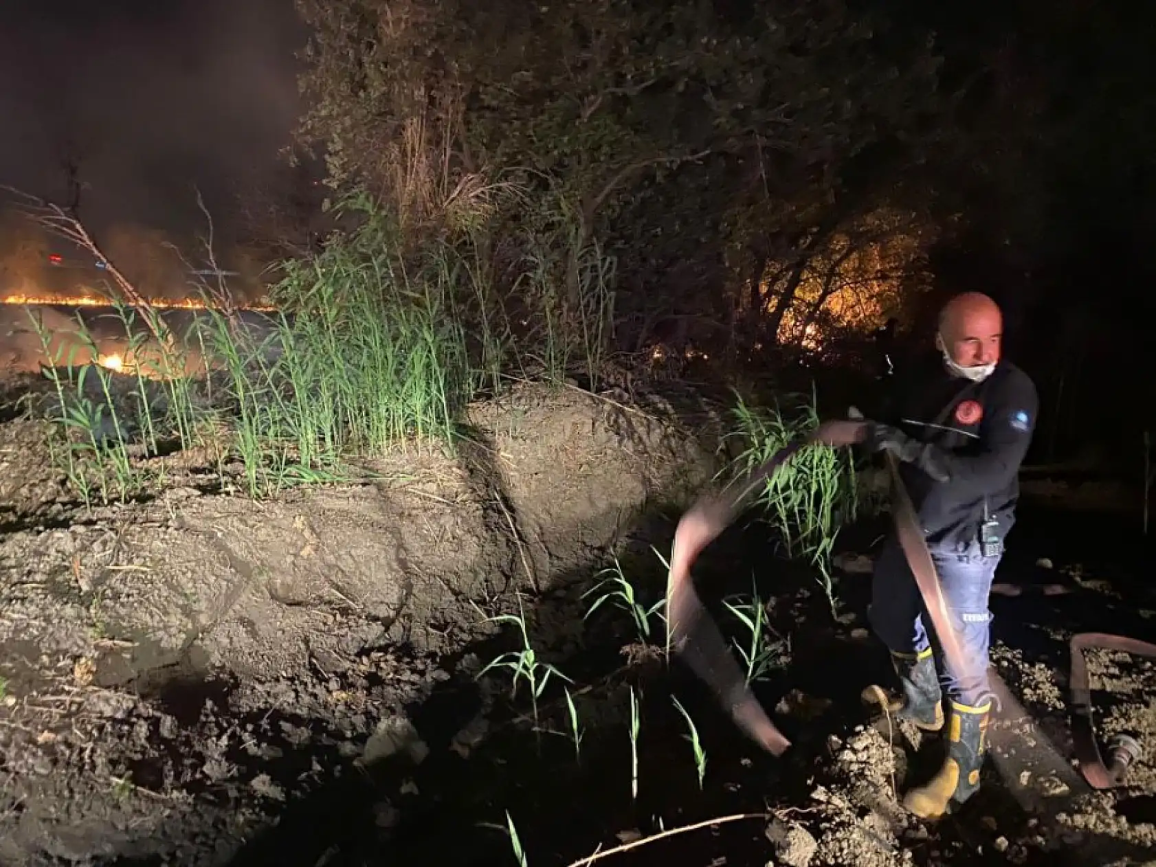 Antalya Serik'te otluk alanda çıkan yangın korkuttu