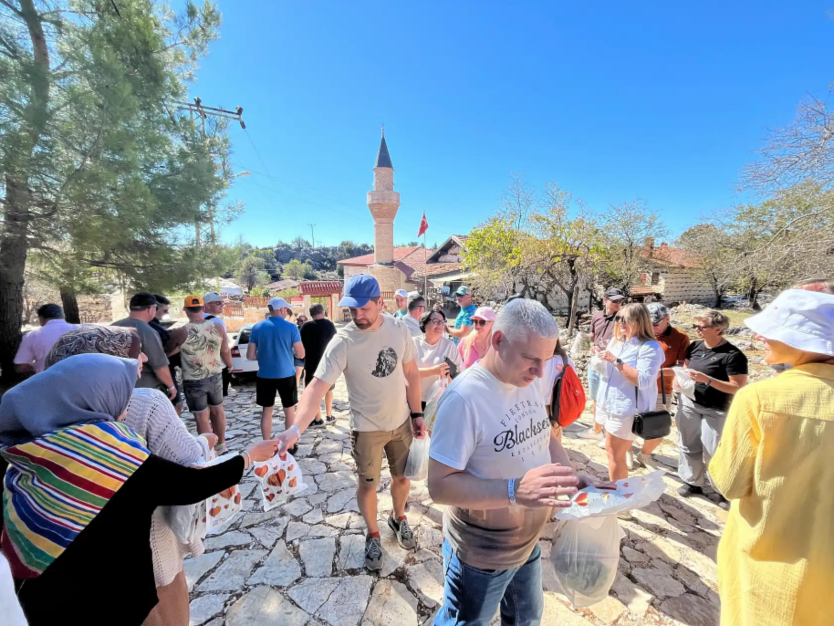Litvanyalı turistler tarihi köye hayran kaldı
