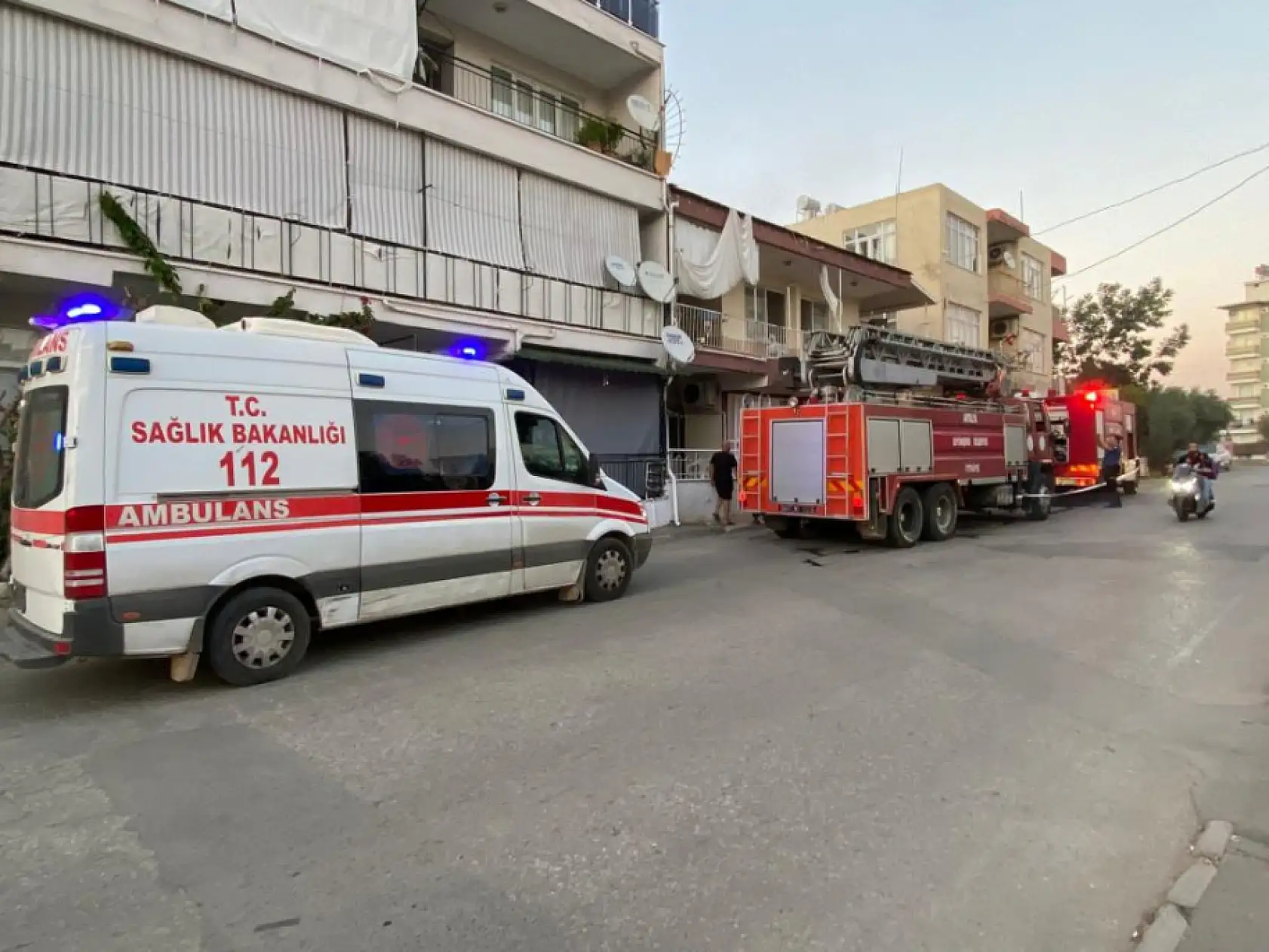 Yangında mucize kurtuluş! Muhabbet kuşu itfaiyenin kahramanlığıyla hayatta kaldı