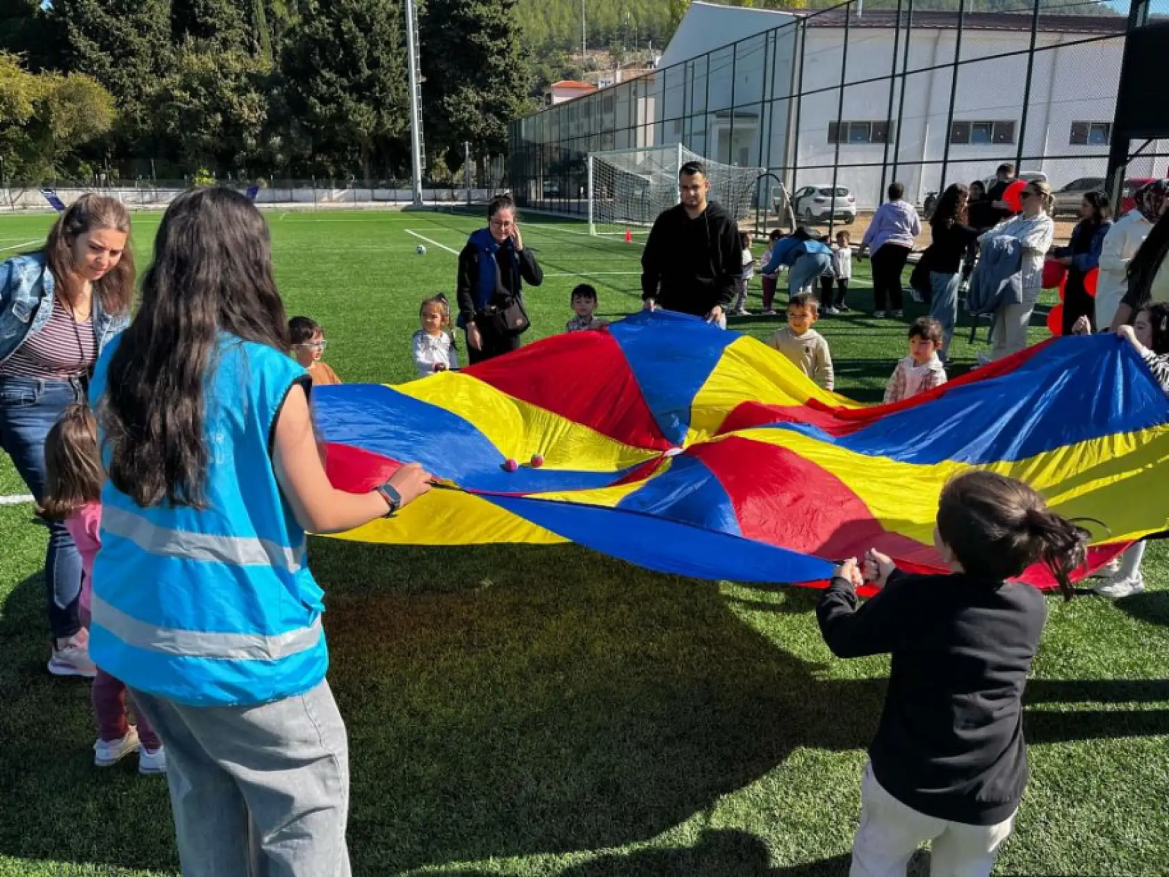 Ula'da minik kalplere şenlikli dokunuş